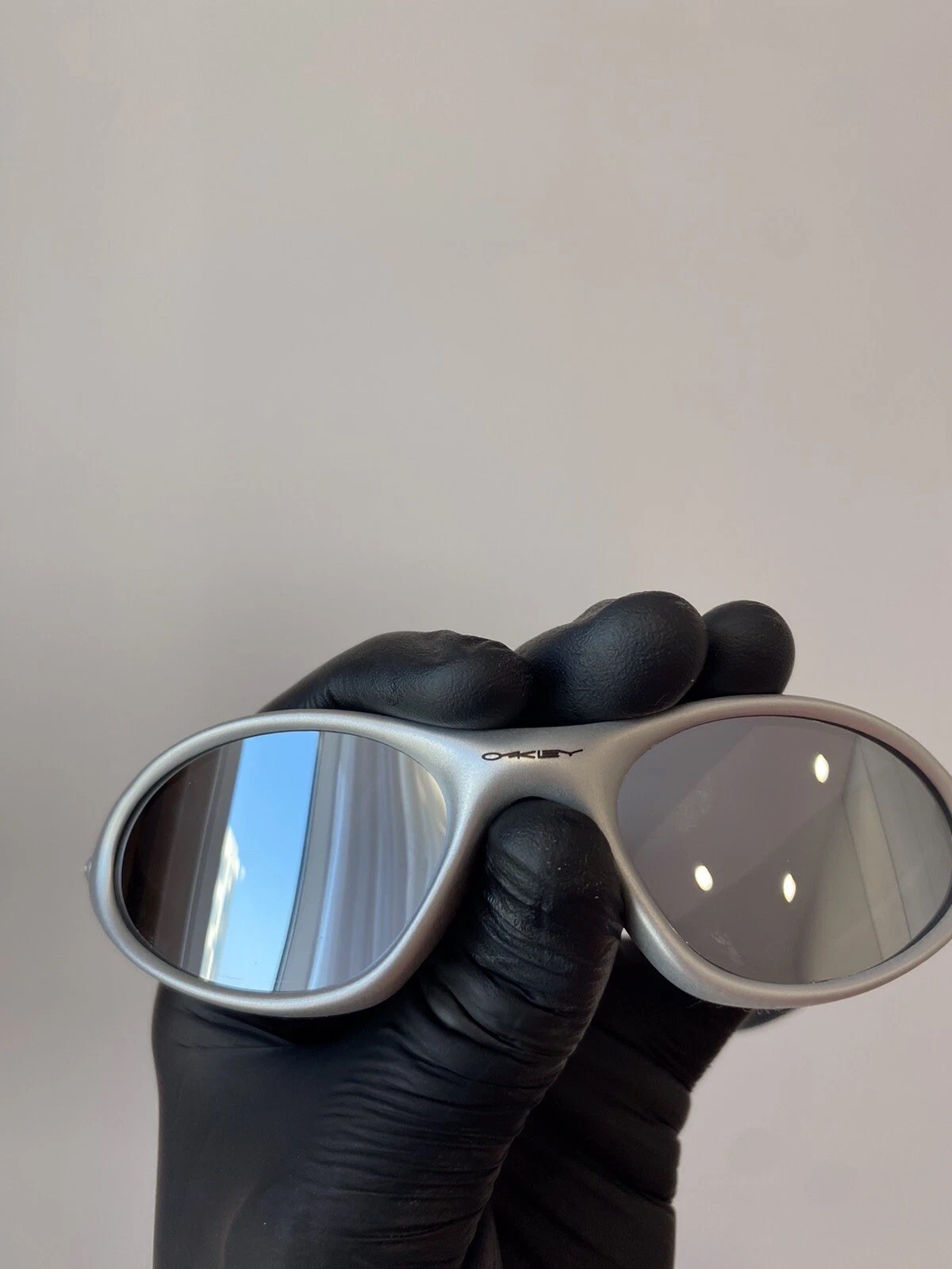 Oakley Minute 1.0 Silver Sunglasses