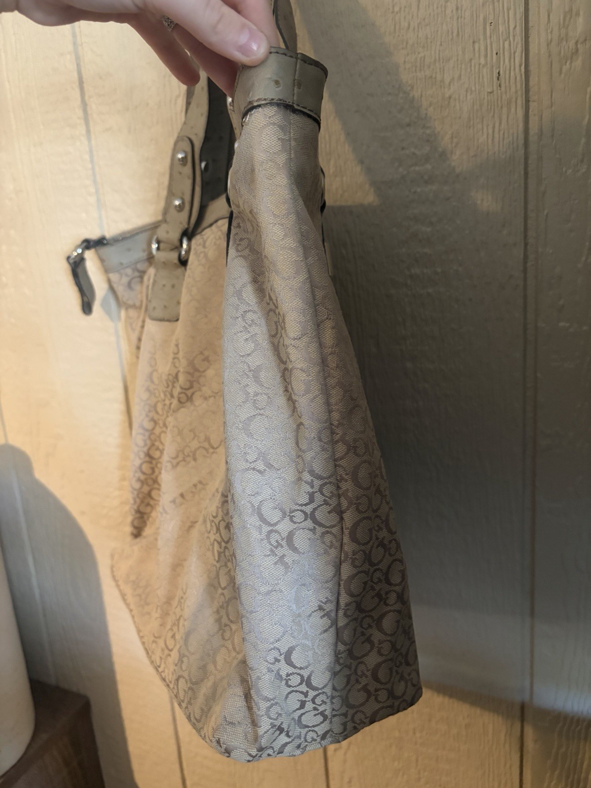 Y2K GUESS Beige Monogram Medium Tote Zip Closure Double Handles Detachable Strap