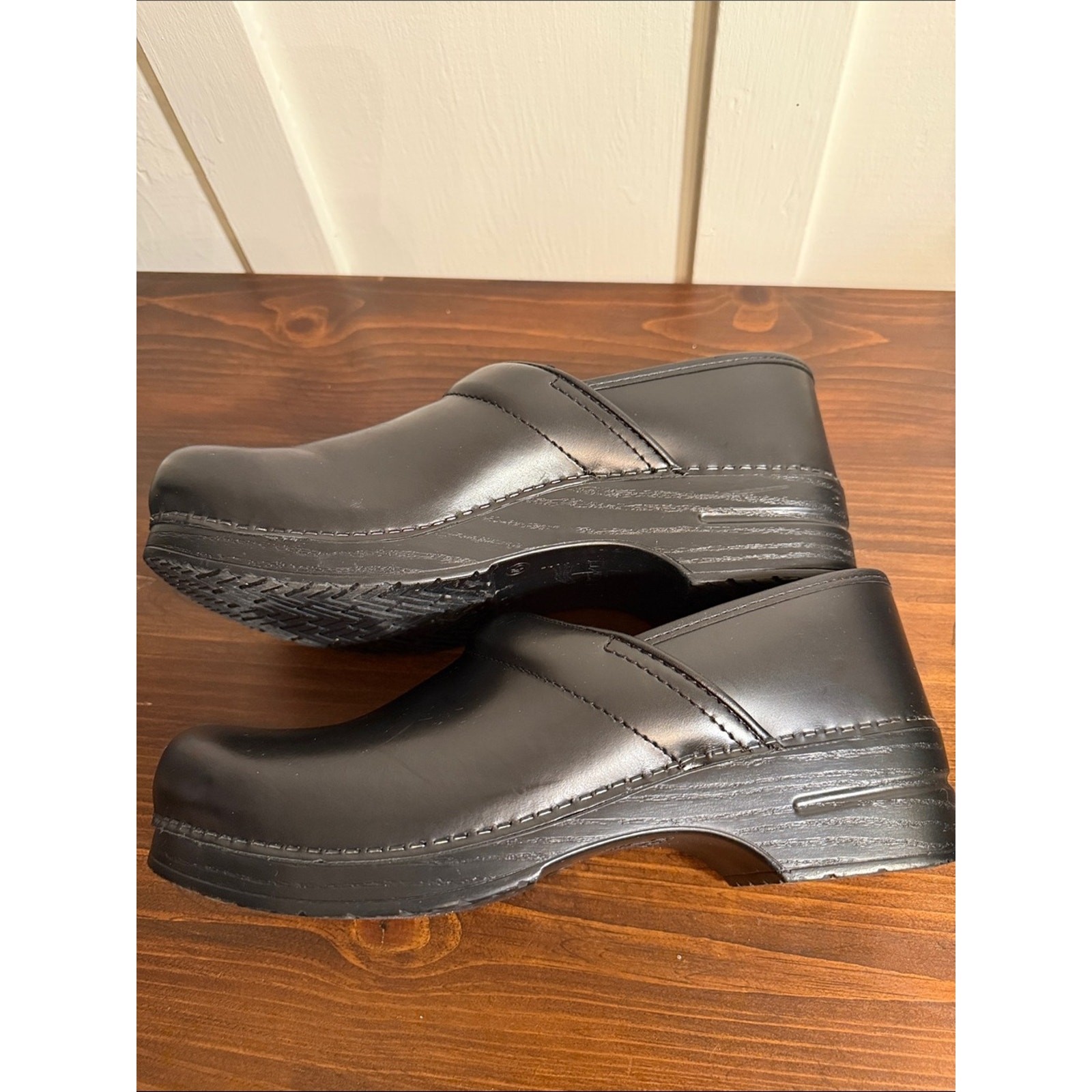 Dansko Professional Black Leather Clogs Men’s EU 45 Slip Resistant Work Shoes
