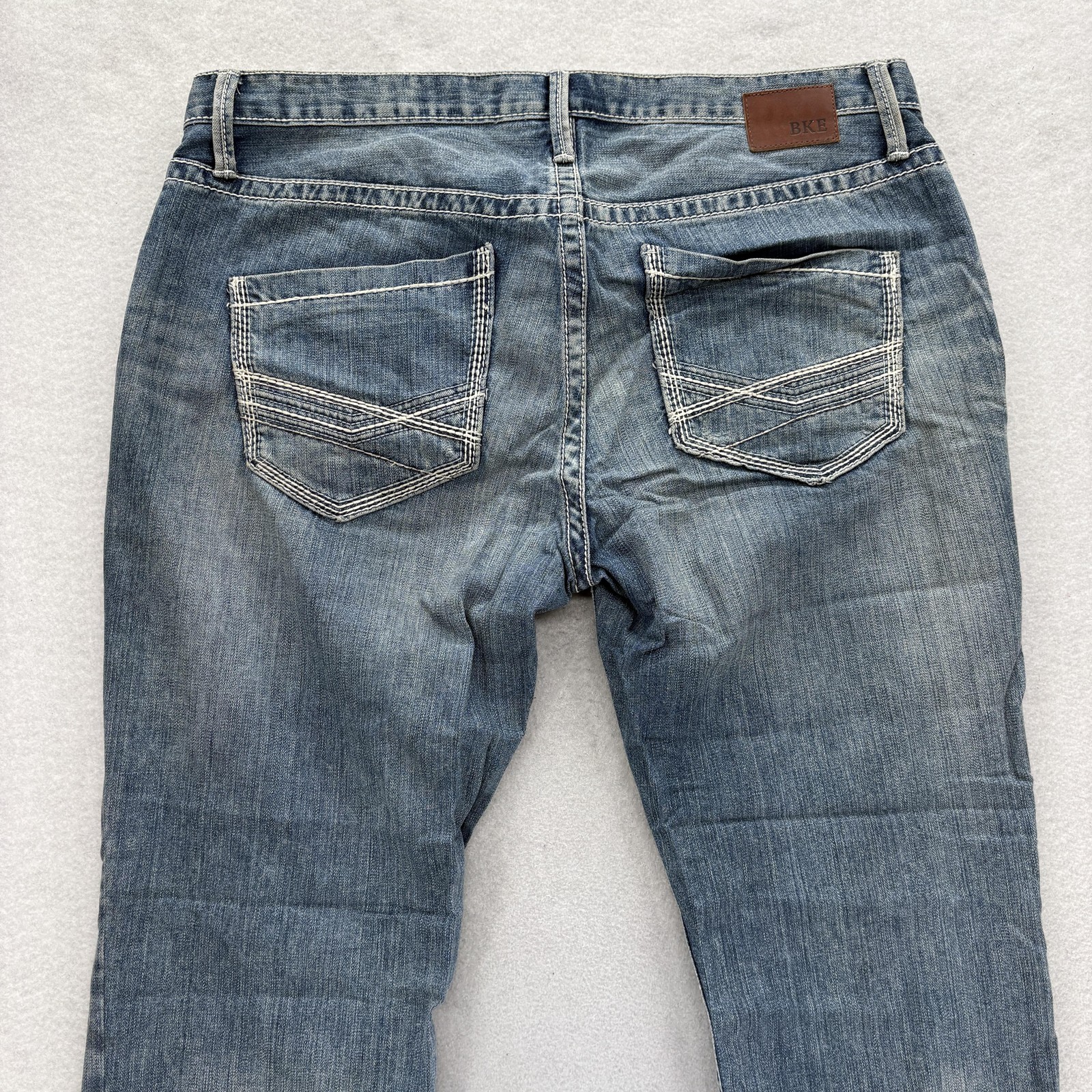 Buckle BKE Derek Straight Jeans Mens 38×34 Blue Wash Relaxed Distressed Denim