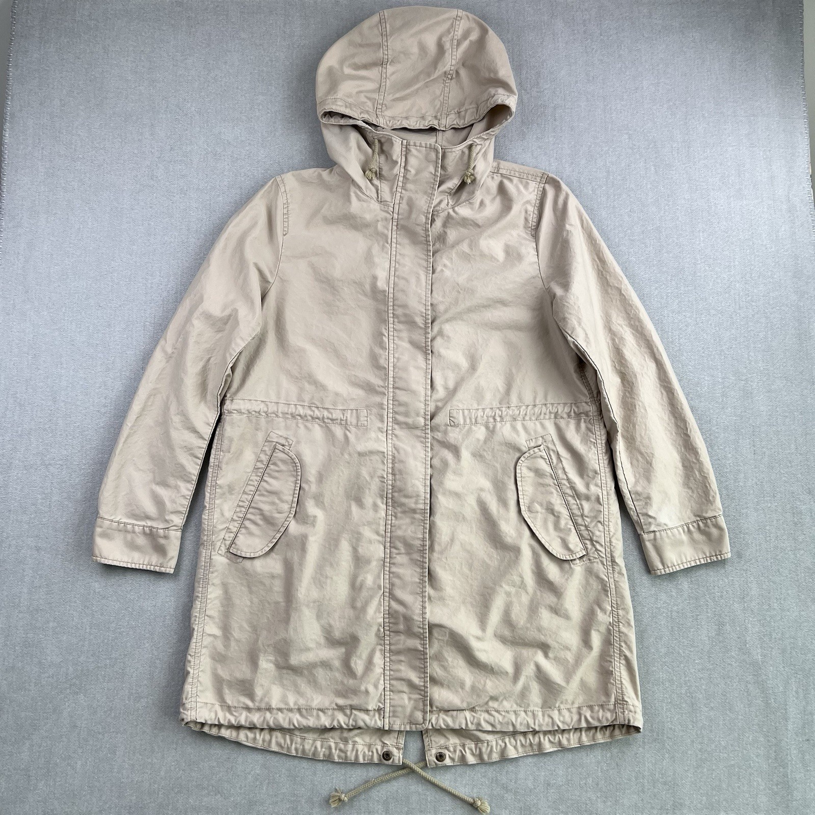 Uniqlo Utility Parka Jacket Womens Medium Beige Drawstring Waist Hooded Fishtail