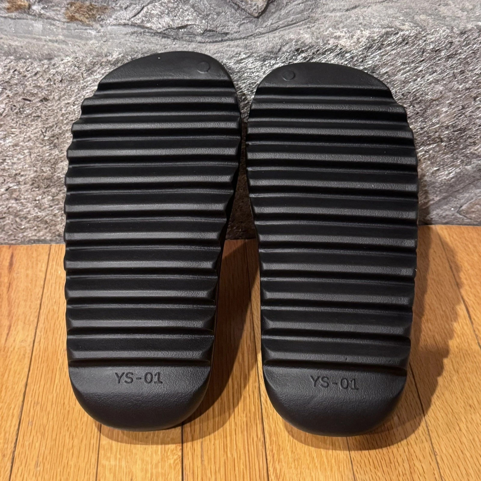 Yeezy Slide Onyx Black YS-01 Men’s Size 11 Dust Bag Ships Fast Free Same Day OG