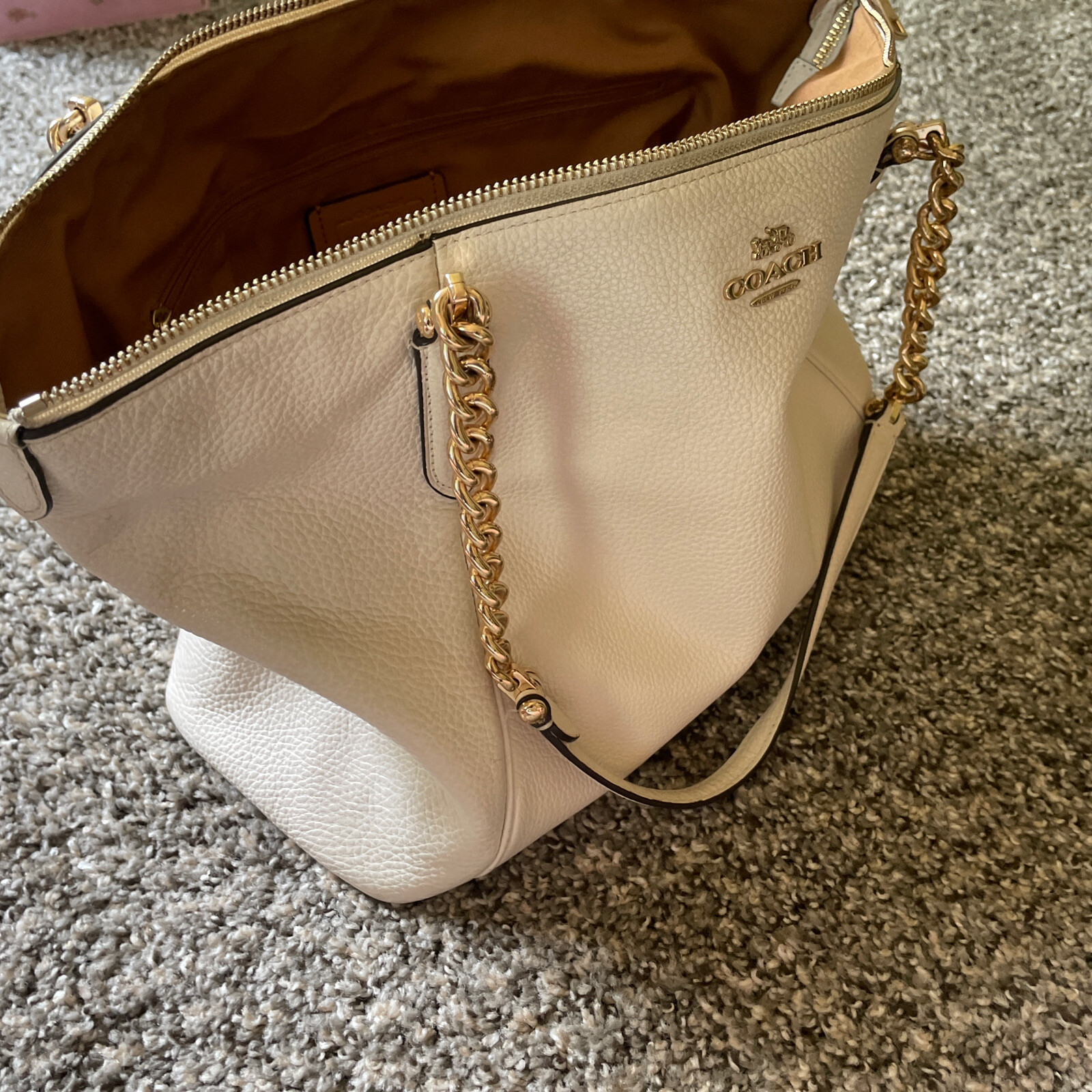 Coach Ava Chain Tote . 100% Genuine Coach Handbag Used White D2032-F87775