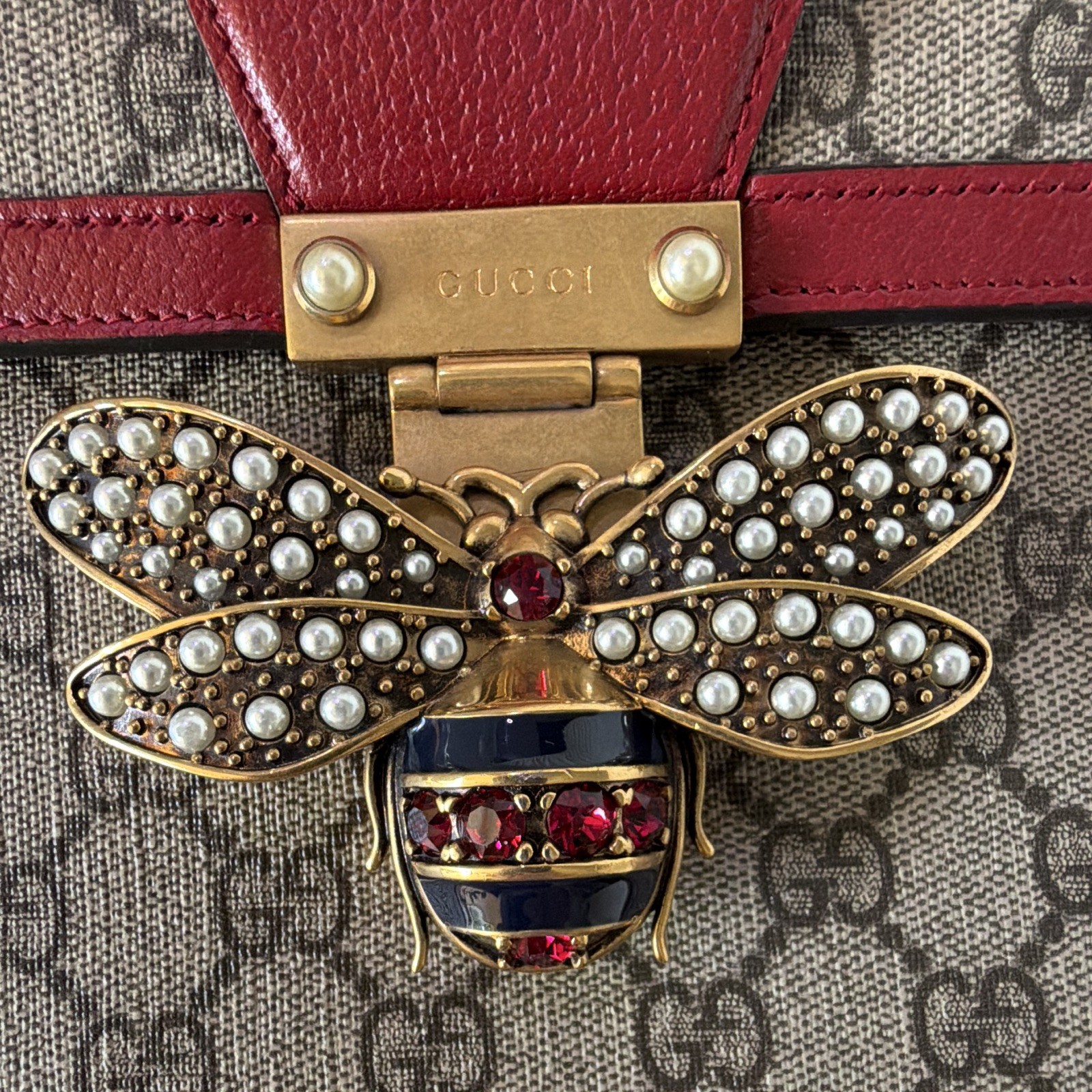 Gucci Queen Margaret GG Supreme Bee Shoulder Bag Red Navy 476541 Authentic Card