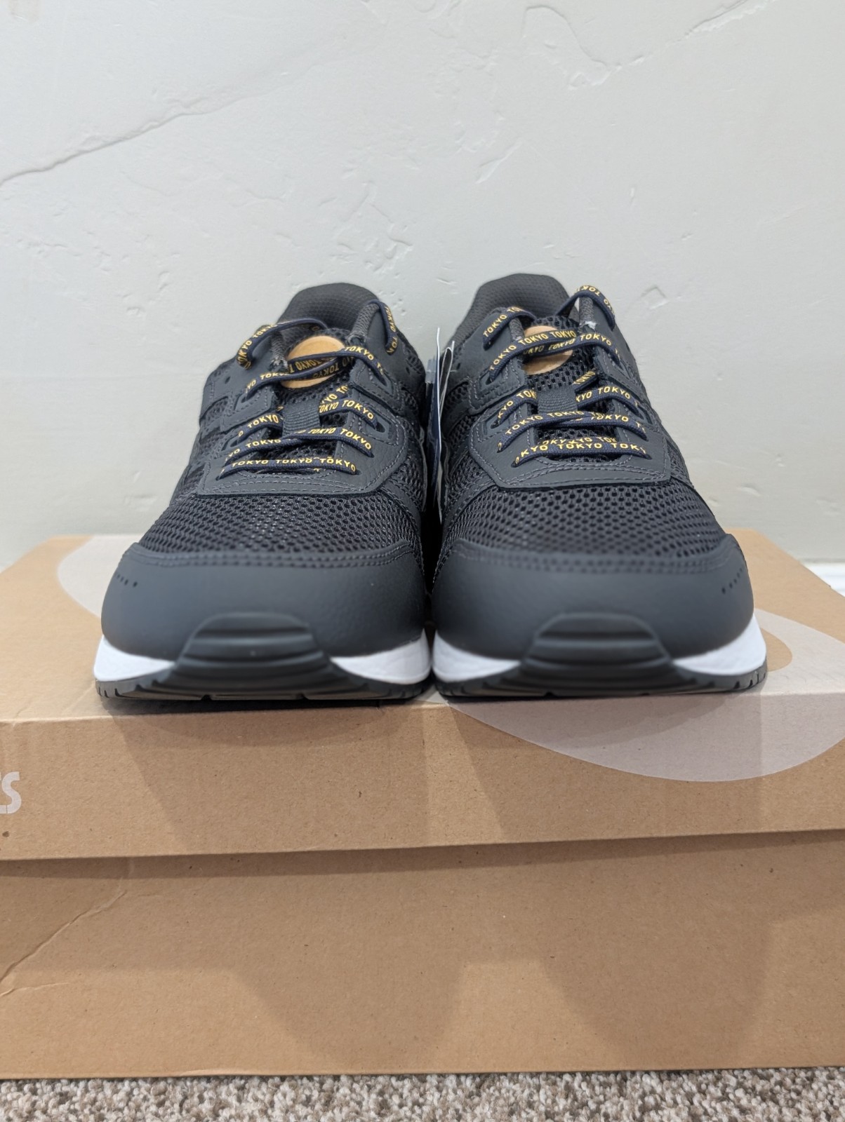 Size 7.5 Men’s Asics Lyte Classic Grey/Black Lace Up Athletic Shoes 1201A028-020