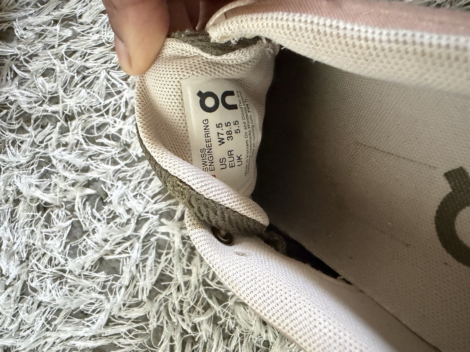 Women On Cloud Sneakers Size 7.5