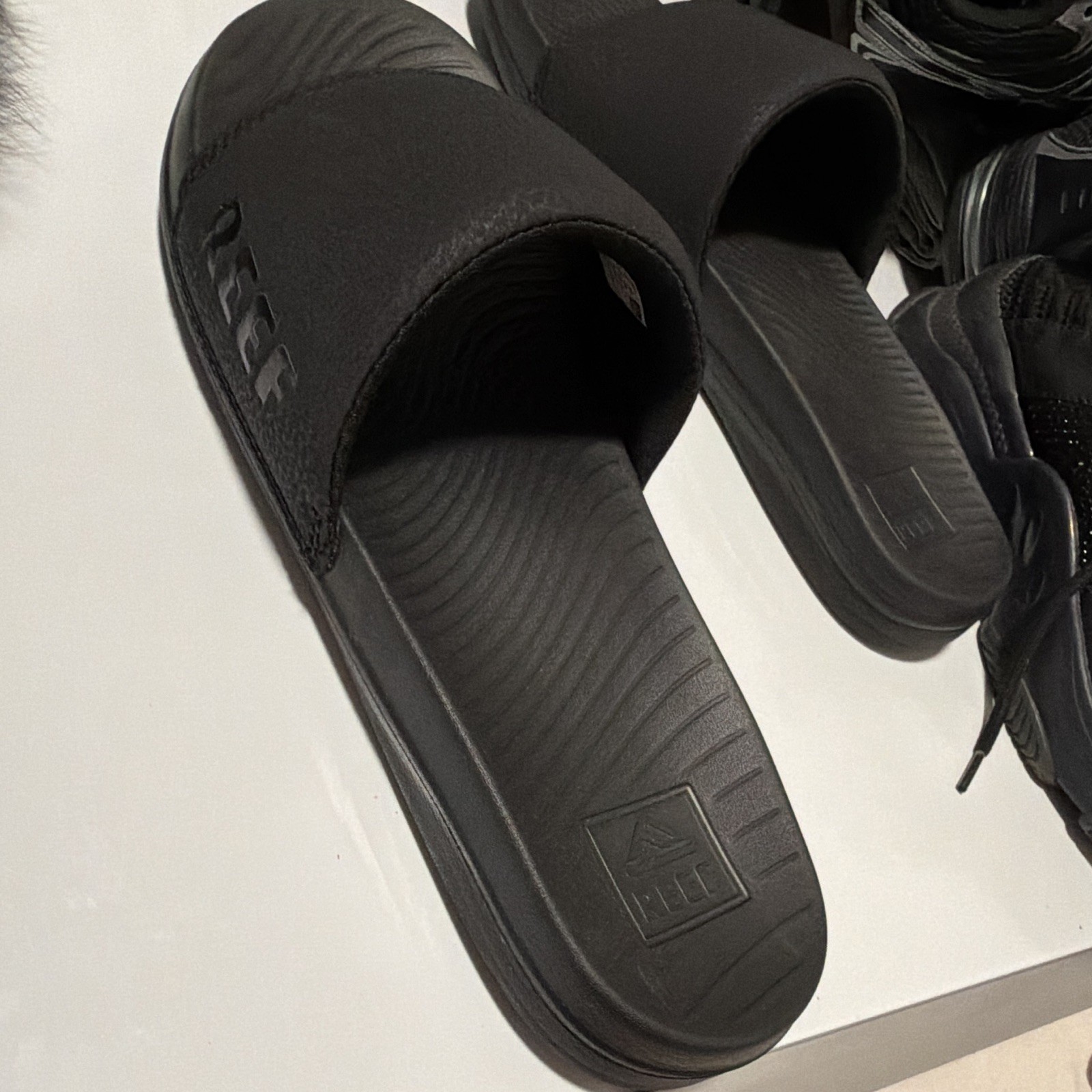 Reef Men’s Black Slide Sandals Synthetic Upper Rubber Sole Size 9