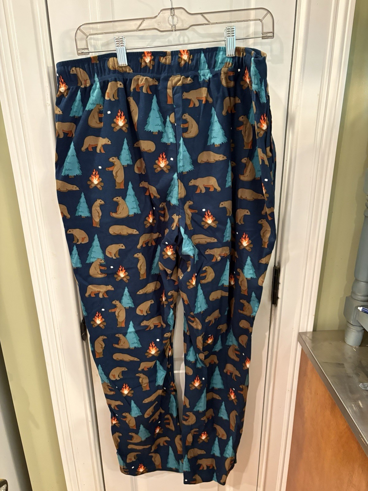 NWT Men’s Size L Sleep Pant From Trinity Collective Bear With Campfire Print