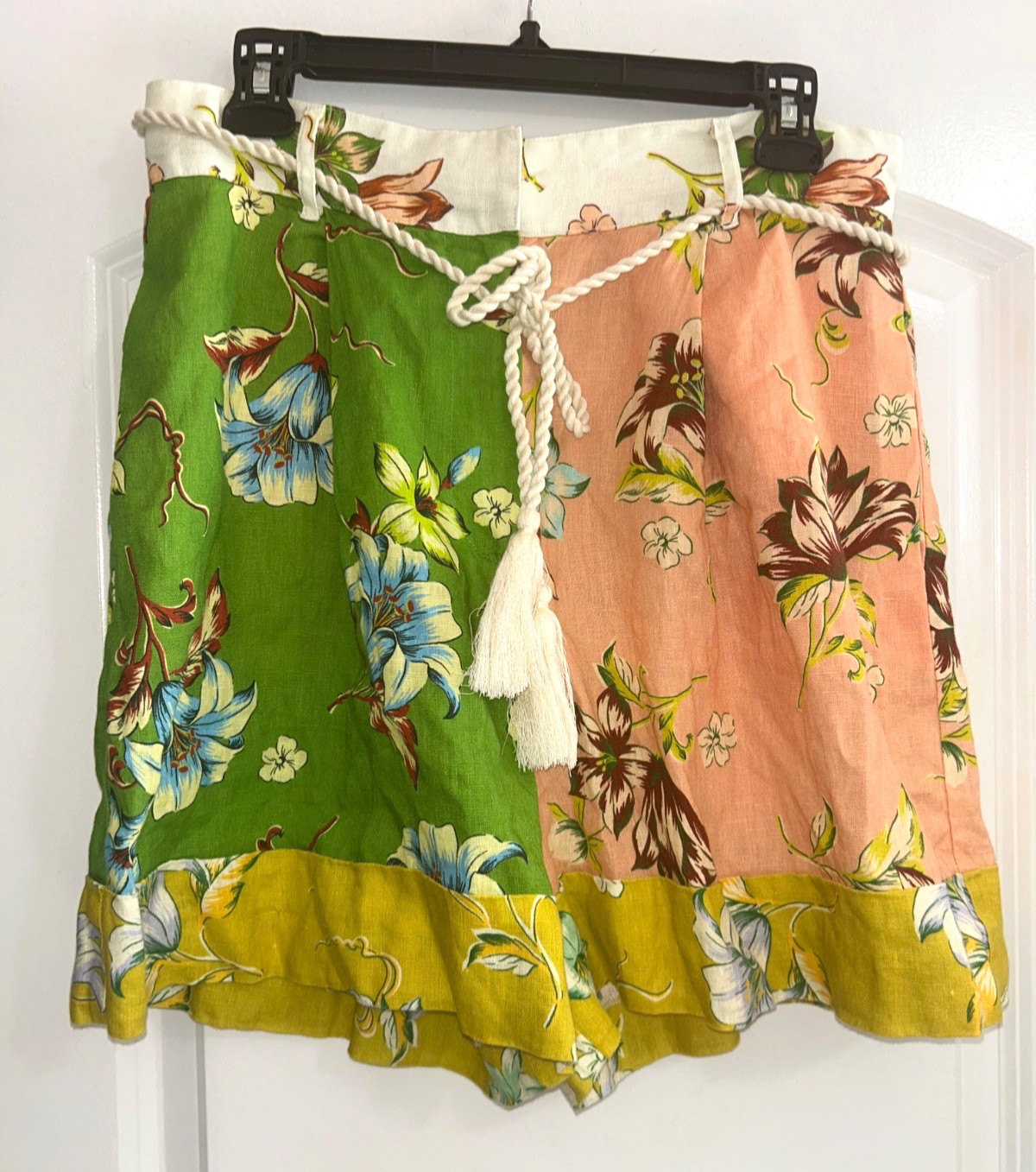 Magaschoni Women’s Linen Floral Pleated Shorts Size 8 NWT Tasseled Rope Belt