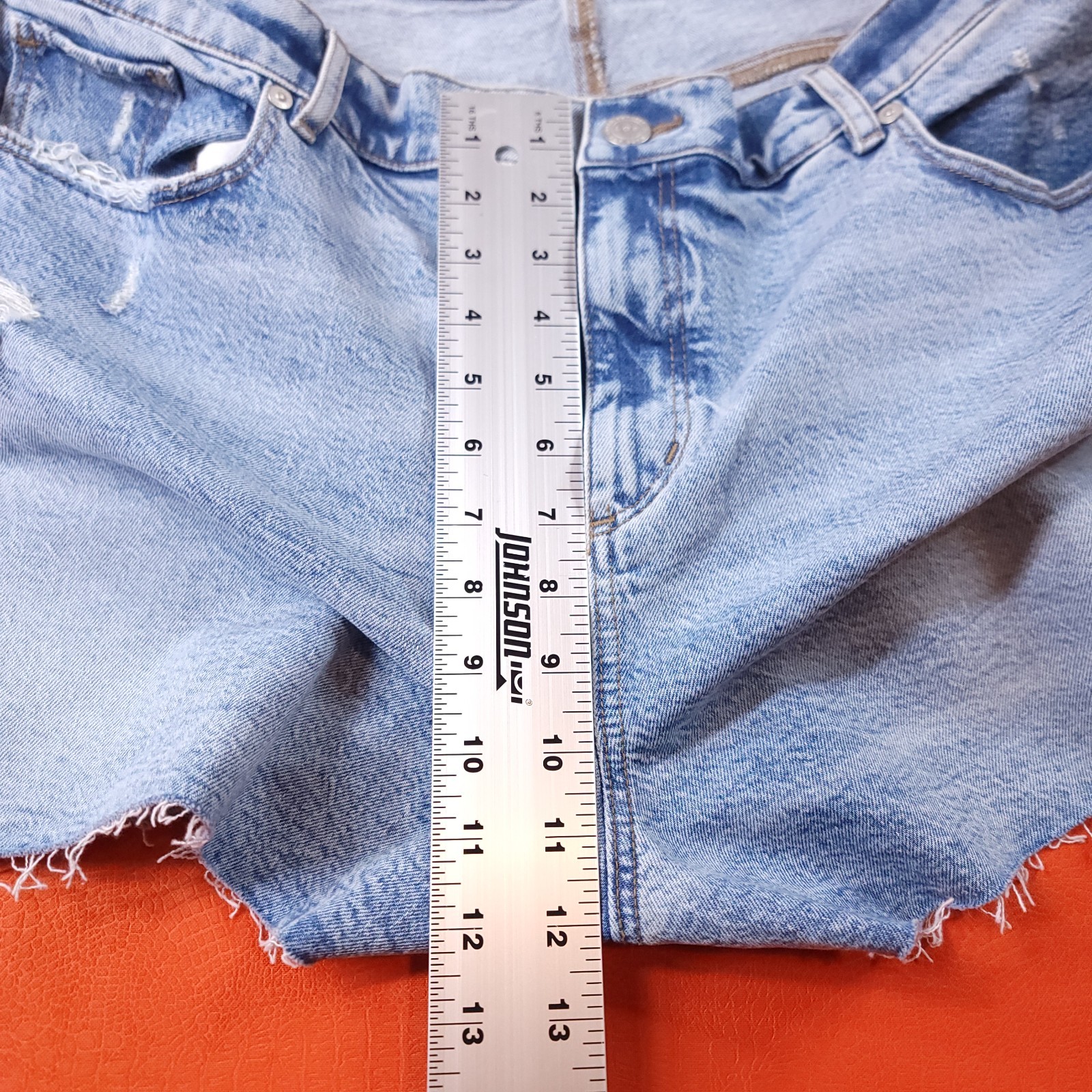 Loft Women’s Distressed Fringe Hem 3″ Light Jean Shorts Size 18 NEW