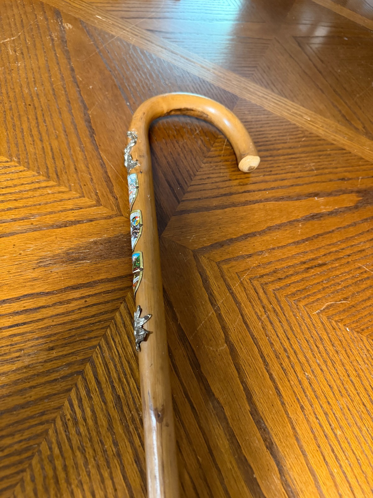 VINTAGE GERMAN WALKING STICK CANE WITH 6 BADGES 35 1/2″