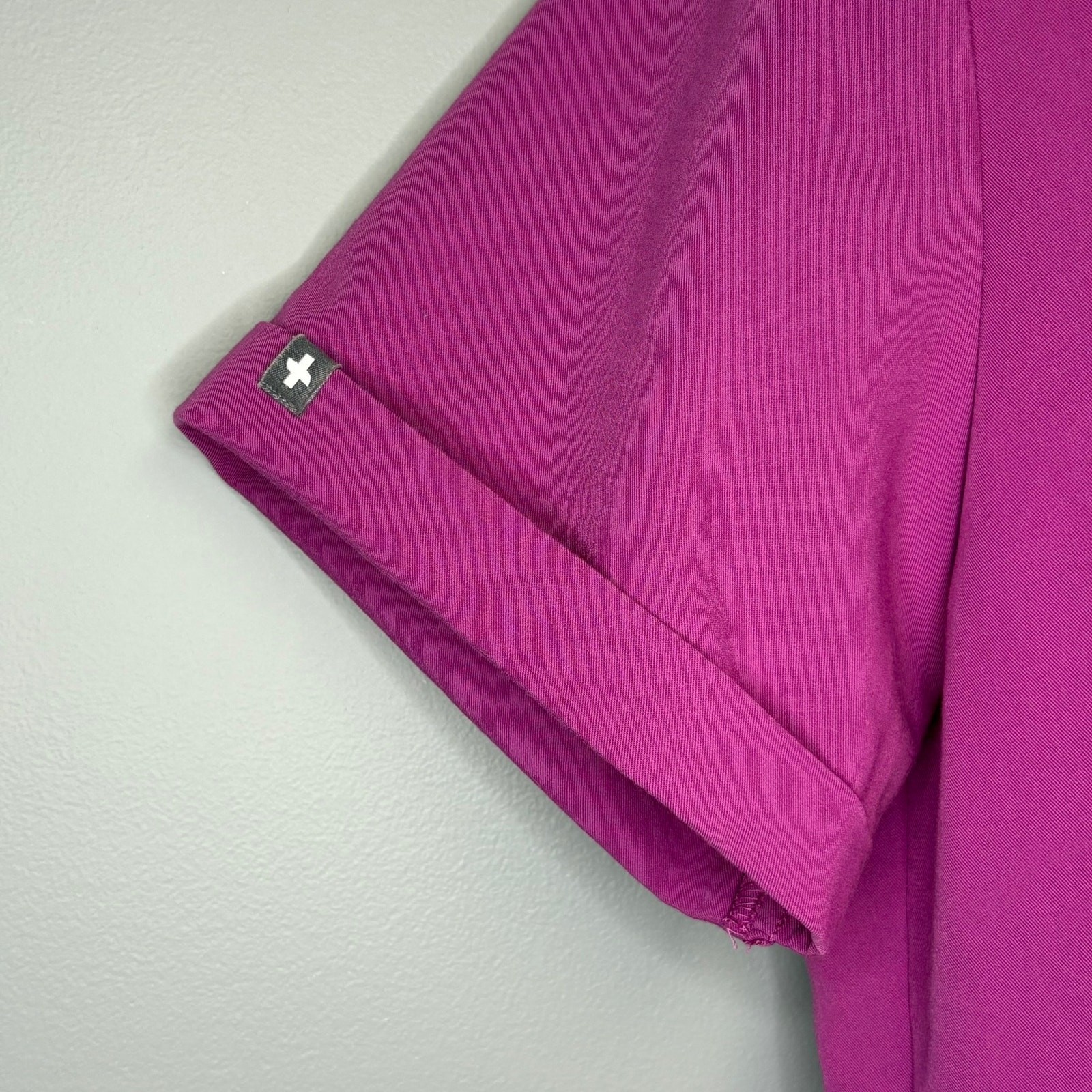 FIGS Rafaela Oversized Pocketed Stretch Scrub Top Pink Magenta Womens Sz M