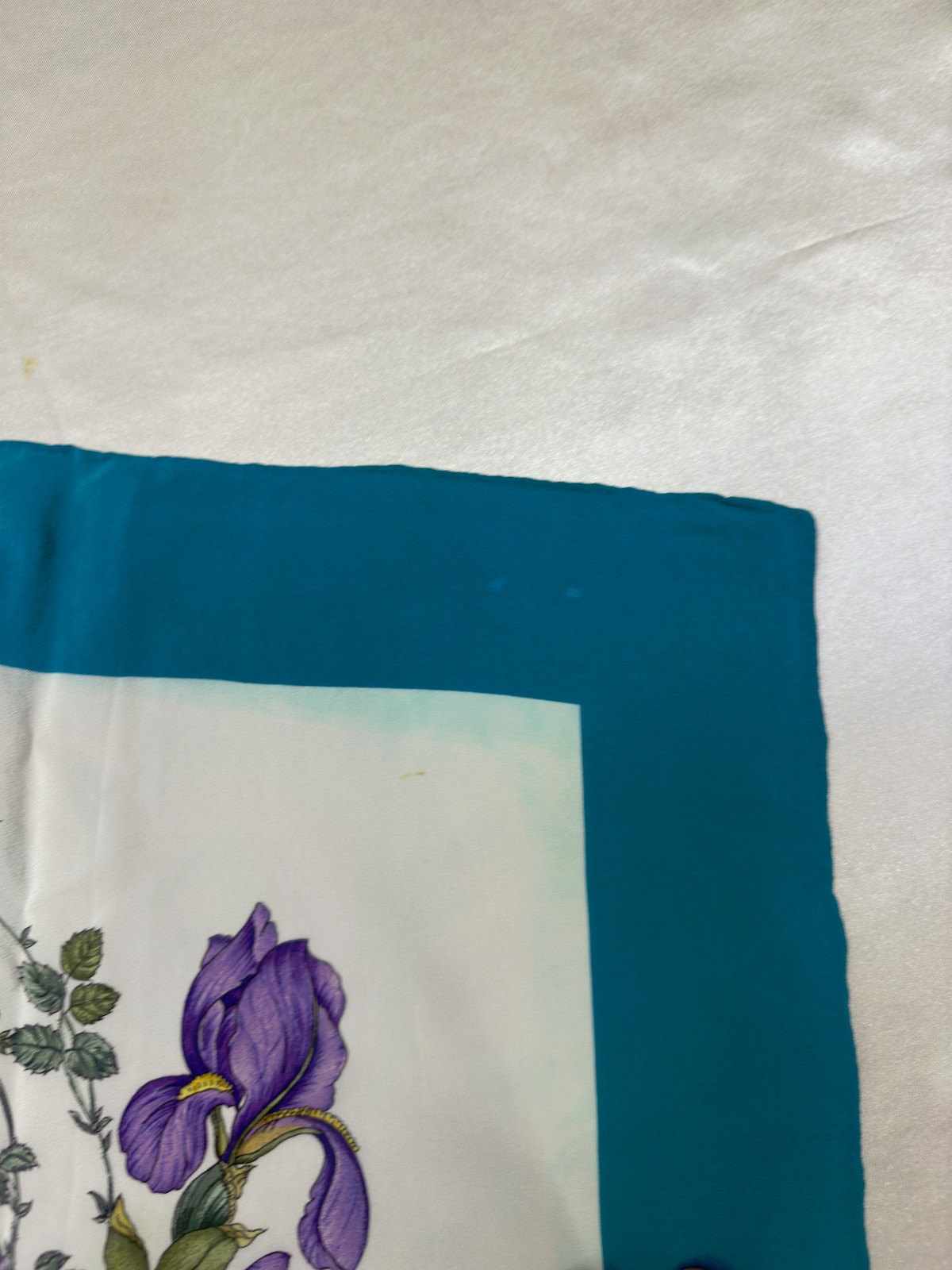 Vintage Gucci Botanical Floral Silk Scarf Hand Rolled Italy 82cm Archive