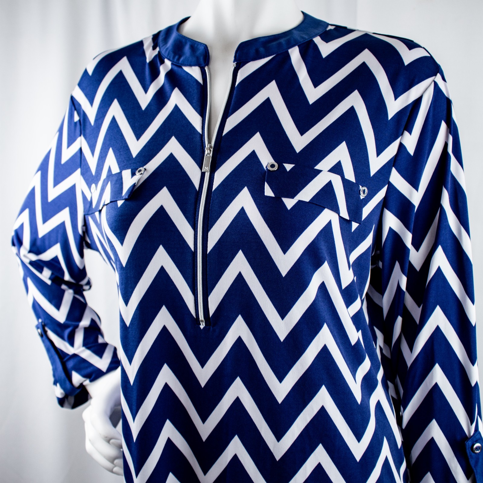 NYGARD New Royal Blue White Zig Zag Roll Tab Sleeve Women Top Shirt Size L