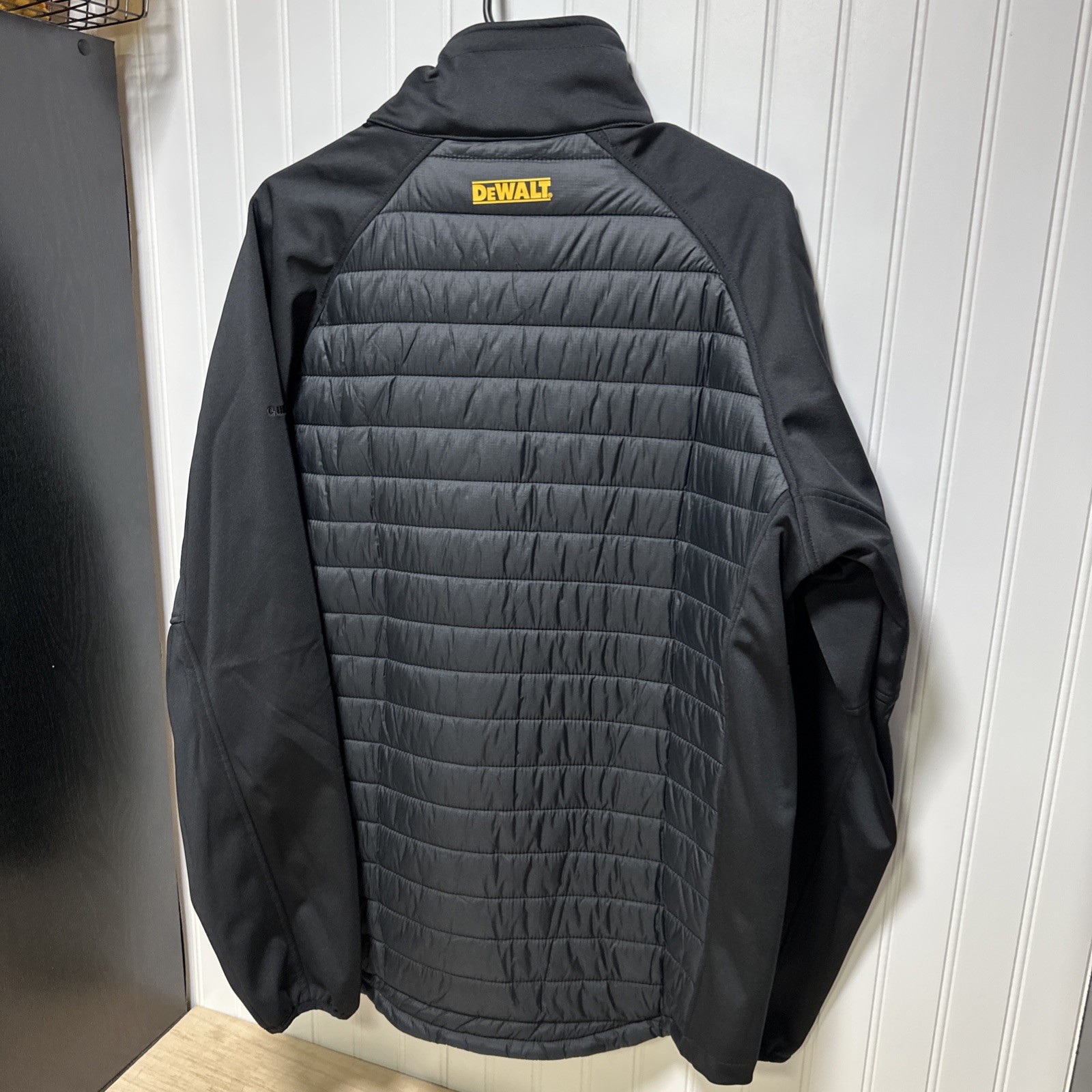 Dewalt Hybrid Insulated Jacket Men’s Size Large DXWW50003