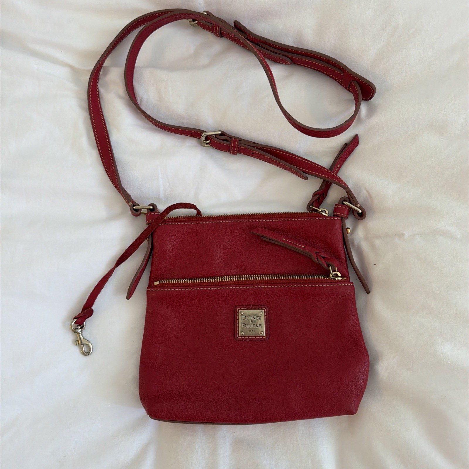 DOONEY BOURKE RECTANGULAR SHOULDER HANDBAG RED LEATHER 9″ L X 9.1″ T *