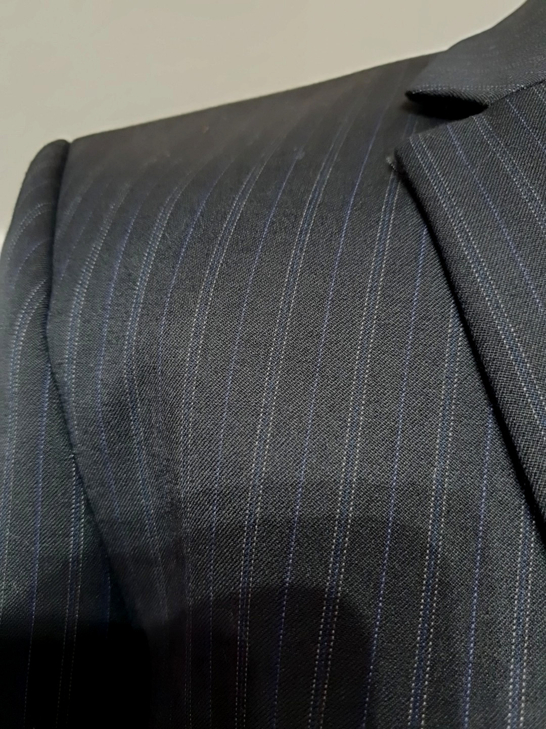 Limehaus mens 2 piece suit Ch38″S W30″ L29″ Black with blue pinstripe
