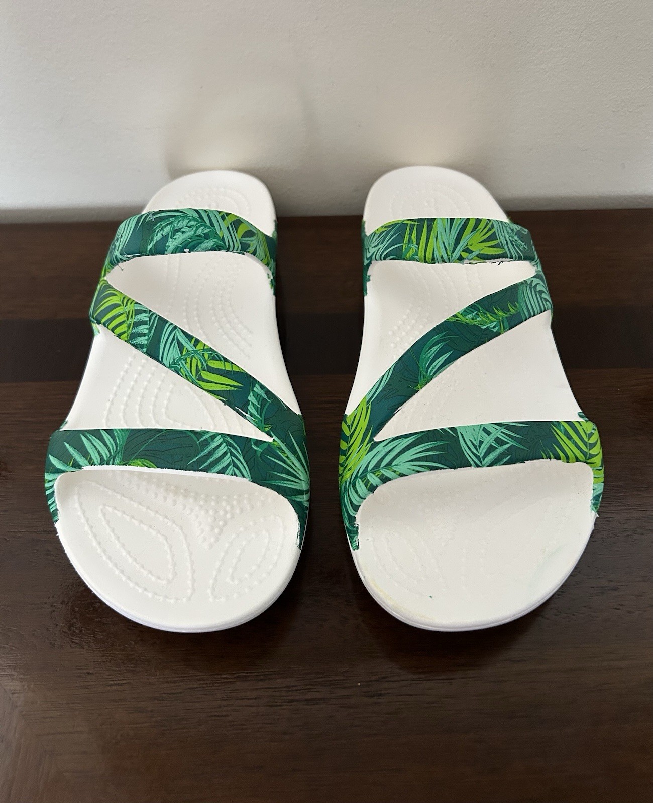 CROCS Kadee II Tropical Leaves Women’s Sandal Size 7 Slides Slip On Sandals