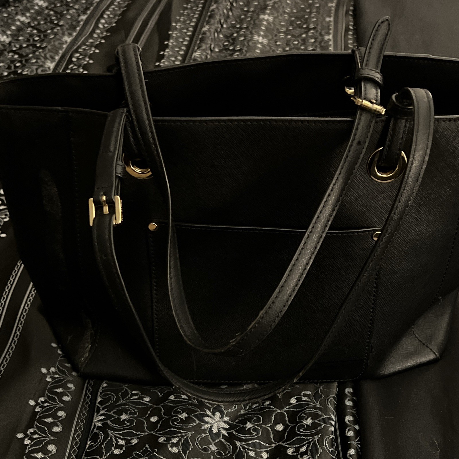 Michael Kors Large Black Jet Set Tote, Gold Hardware, Logo Charm, Pockets