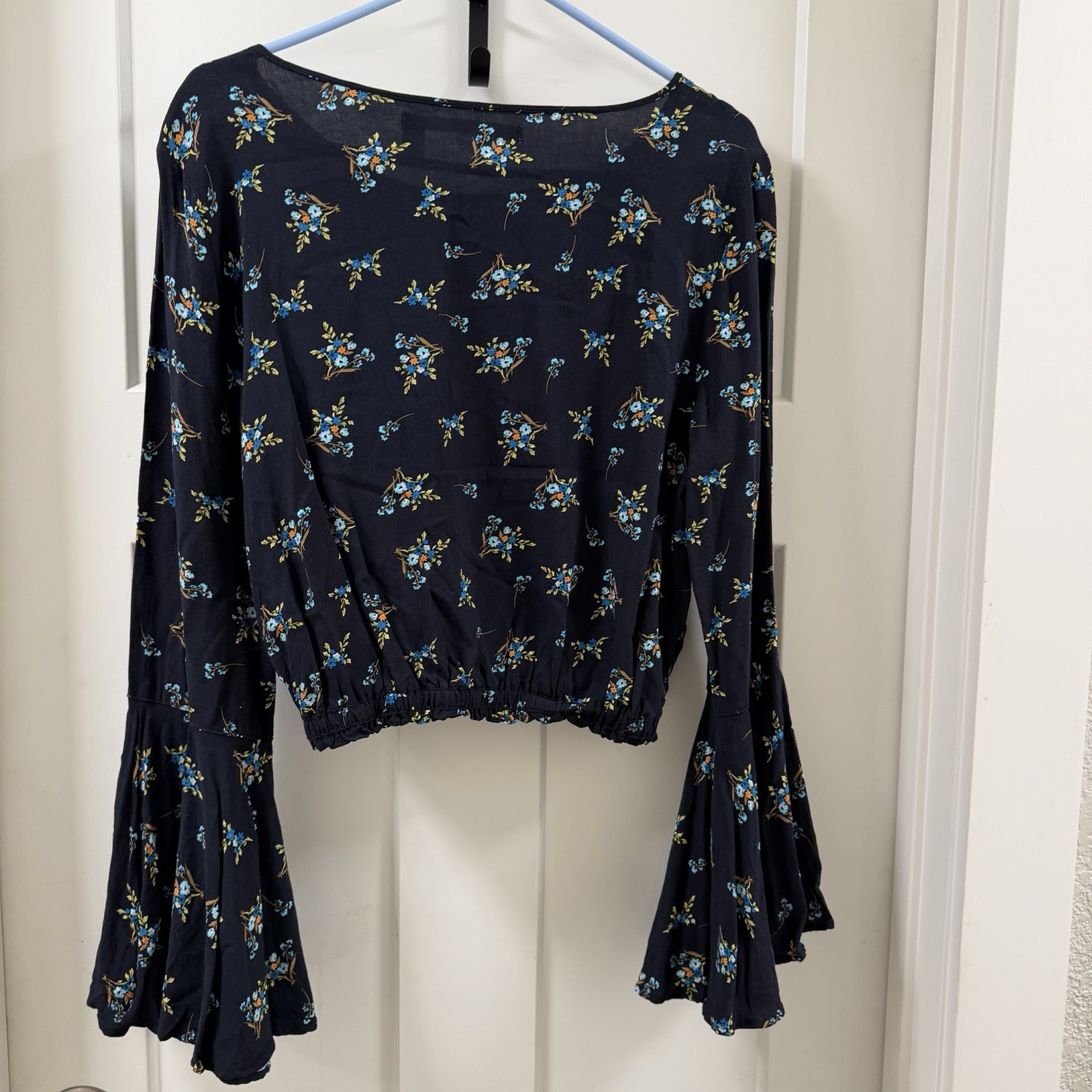 Chelsea & Violet Black Floral Long Bell Cuff Sleeves Elasticized Short Hem Top L