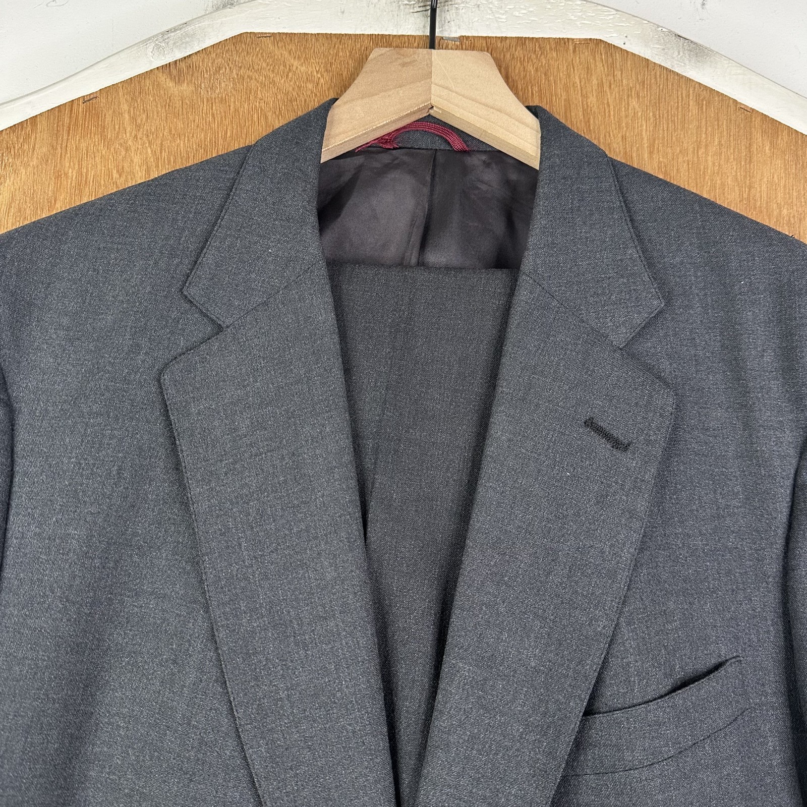 Jos A Bank Suit 44R Gray 2 Button Wool Pants 38×28 Pleated Front Canvased