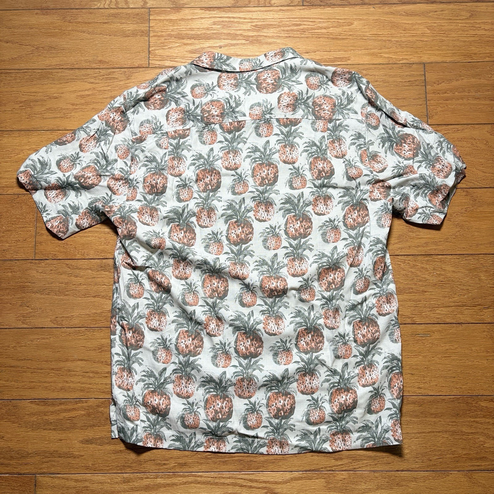 Tommy Bahama Shirt Mens Medium Pineapple Silk Hawaiian Aloha Camp Short Sleeve
