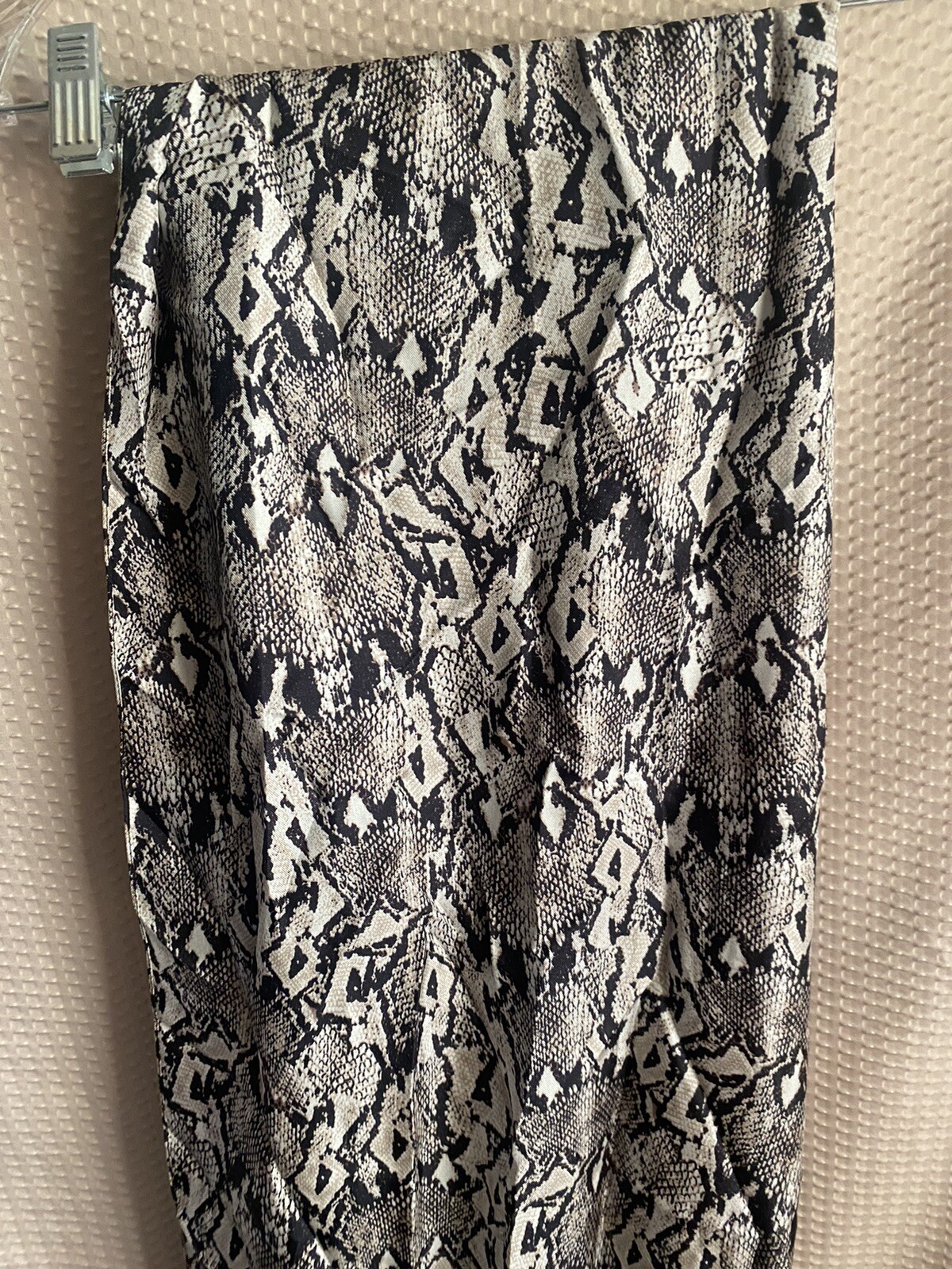 Ann Taylor Silk Animal Print Scarf 23 in x 62 in (not including tassels) NEW!