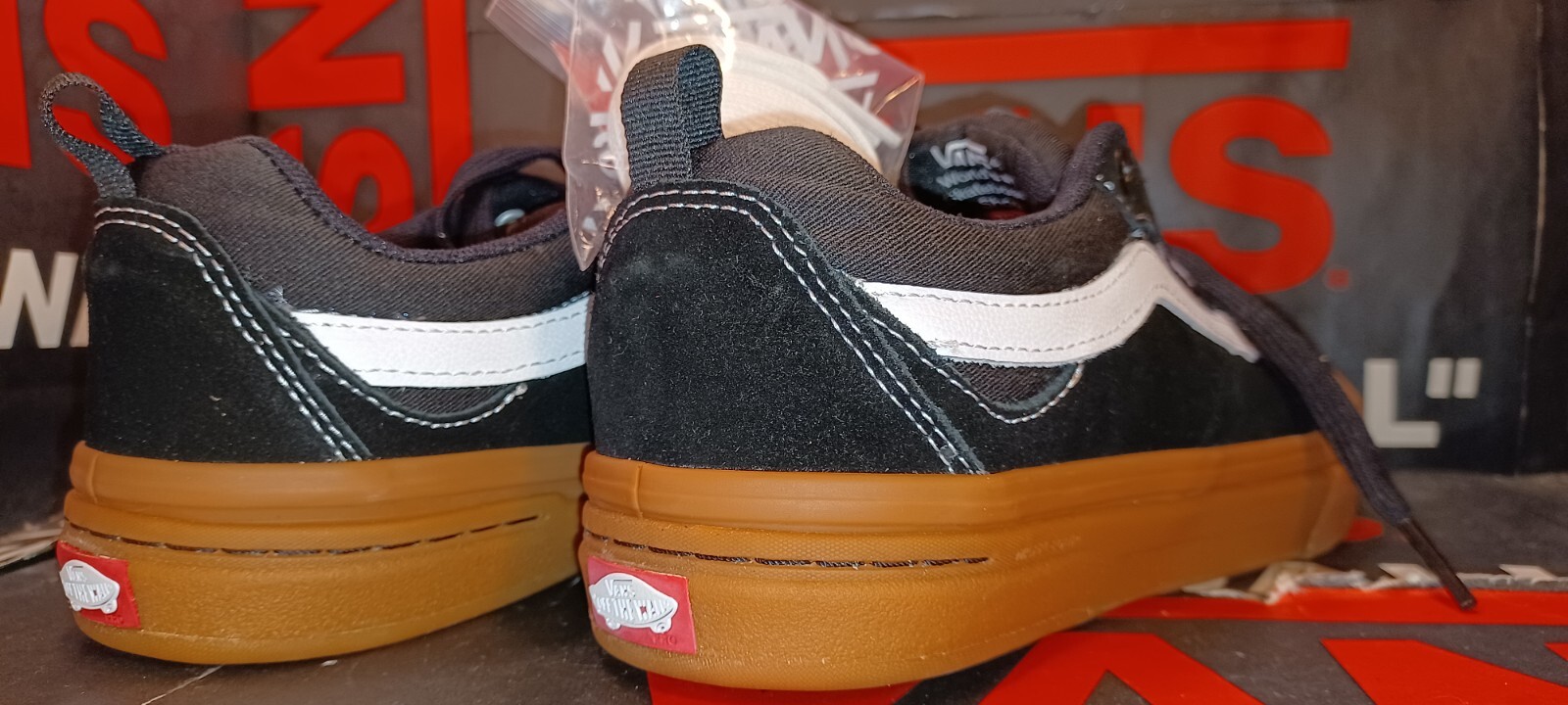 Vans Berle Pro Black/Gum White Men’s 6.5/Women’s 8 Extra Laces [VN0A2XSGB9M]