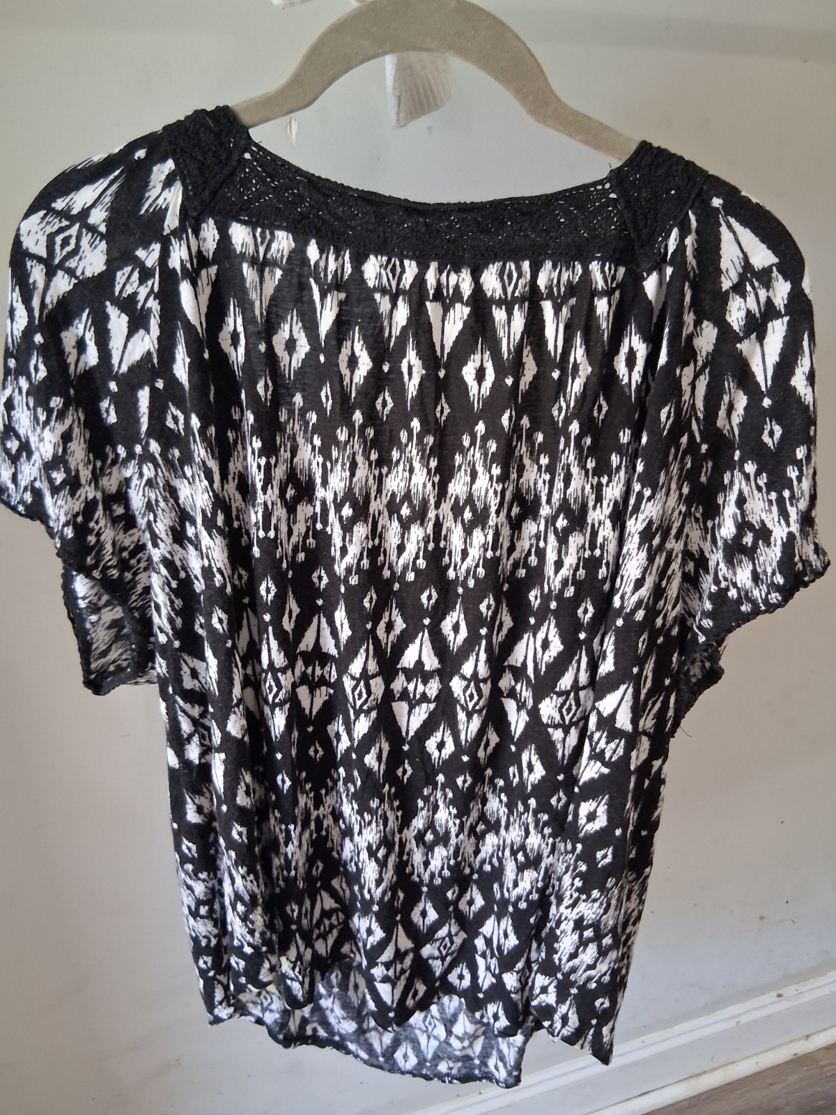 Faded Glory XXL Black/White Geometric Lace Scoop Neck SS Blouse