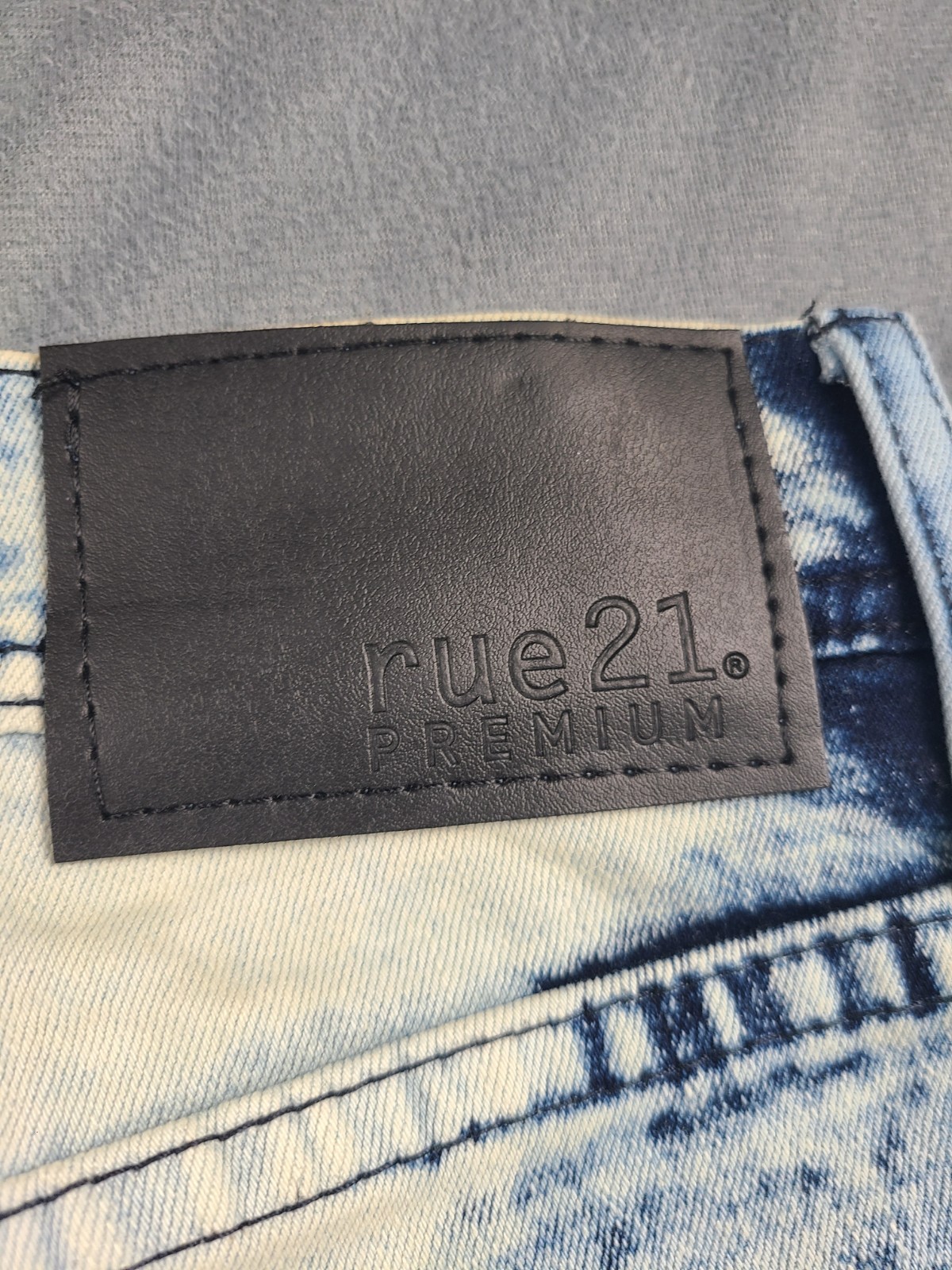 Rue 21 Premium Men’sBlue Design Patch Distressed Jeans Skinny Fit Jean 34×34 NWT