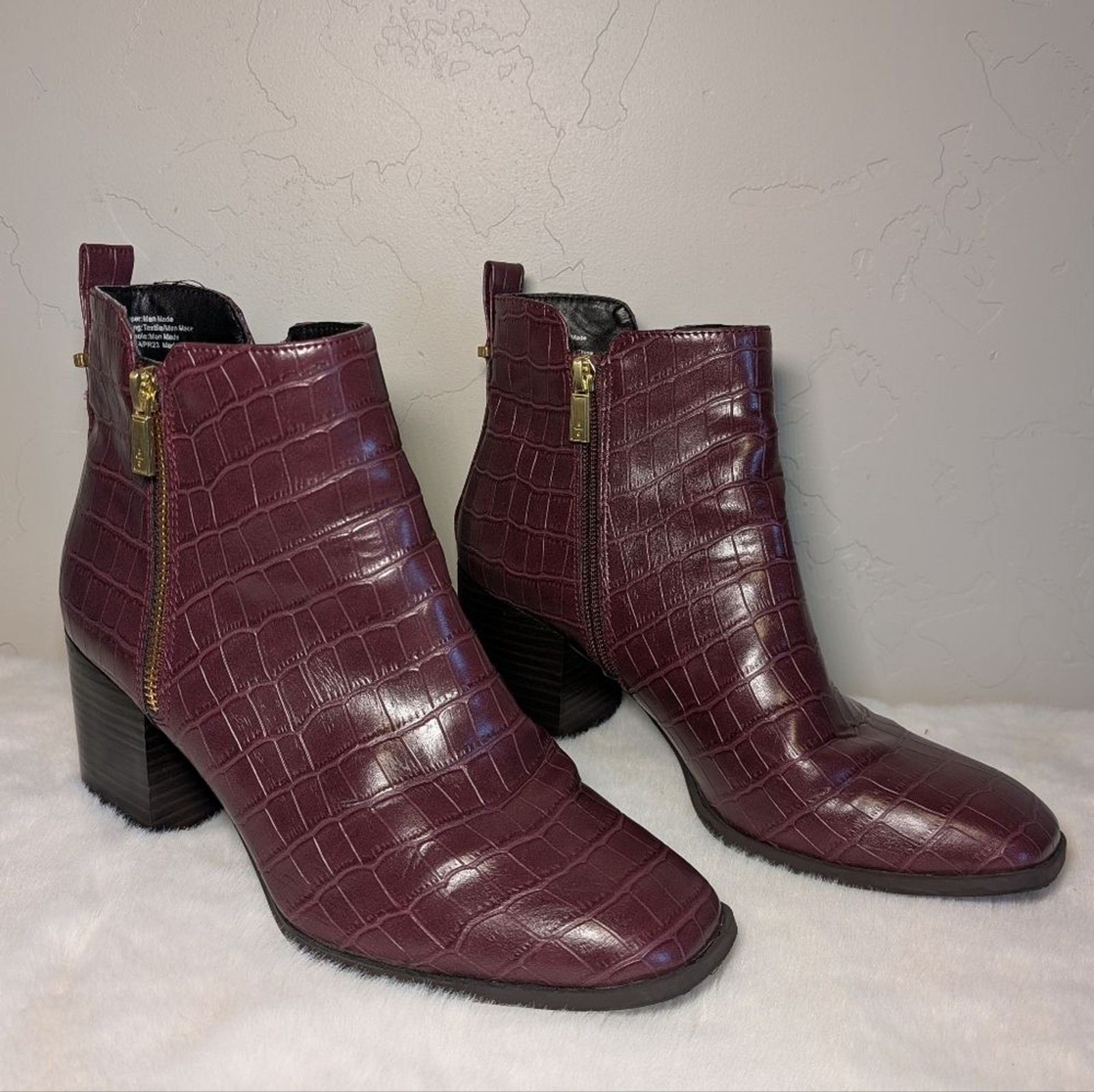 Kenneth Cole Effie Block Heel Booties | Women’s 9 M | Maroon Croc-Embossed