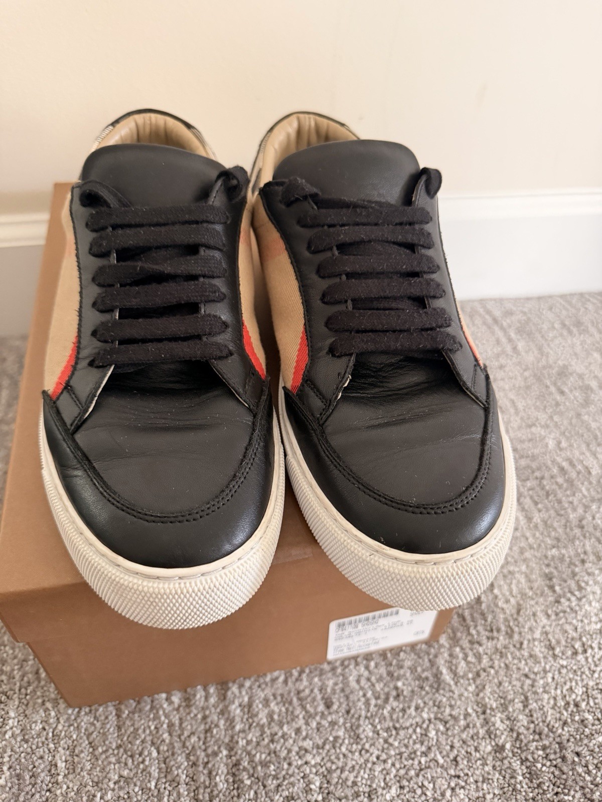 Authentic Burberry Women’s Check Low Top Sneakers Black Beige Leather EU 39 US
