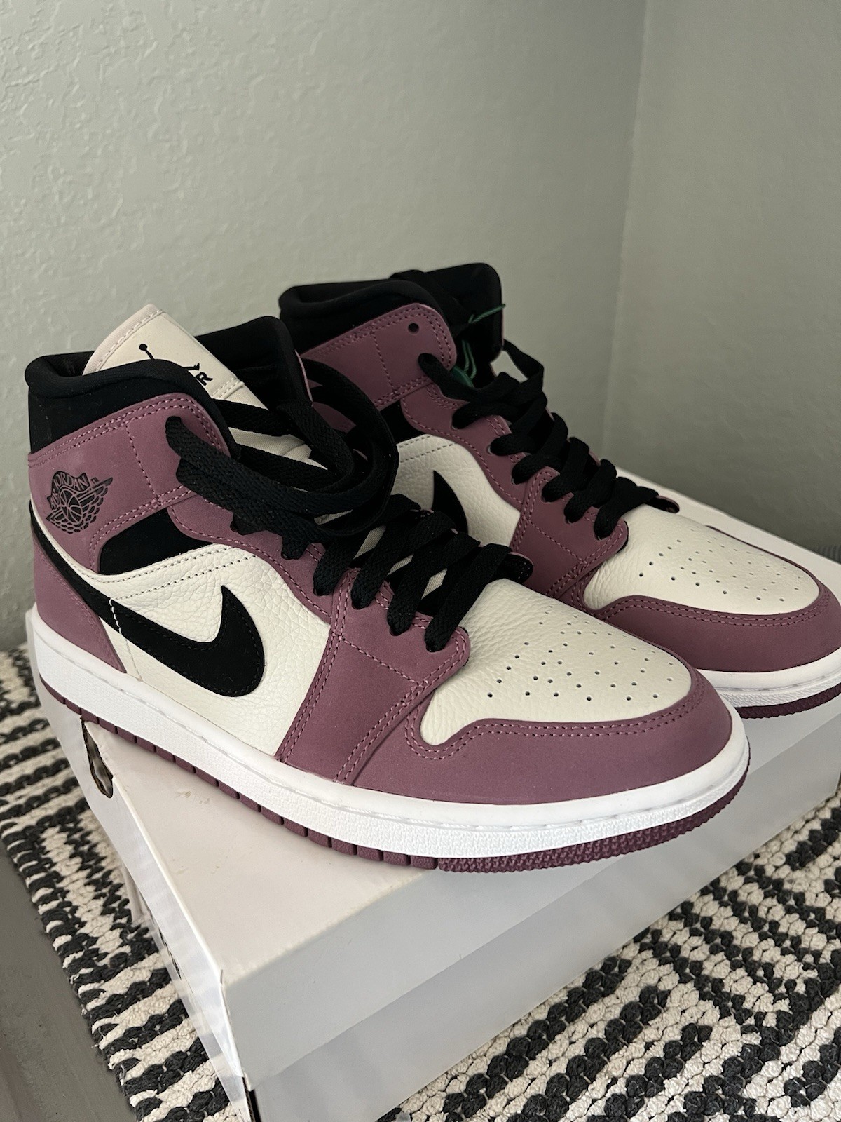 Jordan WMNS Air Jordan 1 Mid SE Berry Pink Light Mulberry DC7267-500
