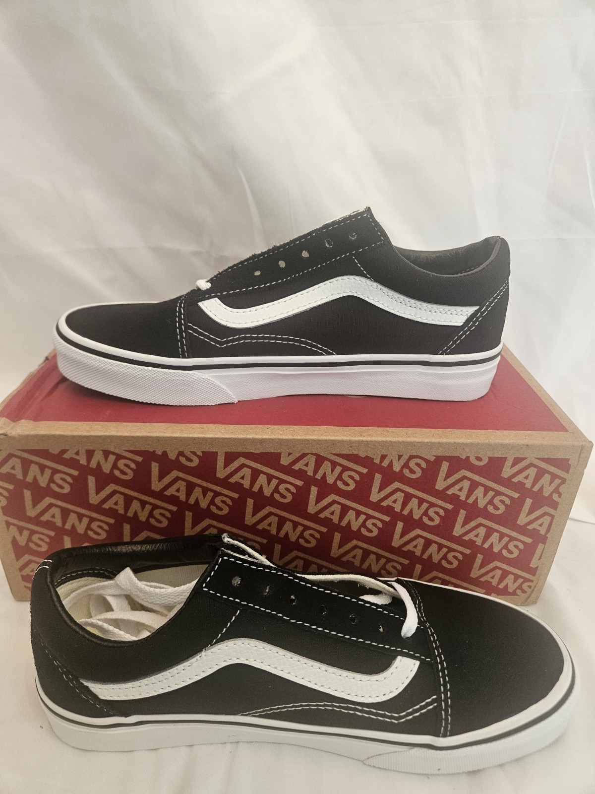 NEW VANS Old Skool BIack/White Canvas Sneakers Size 7 EU 39