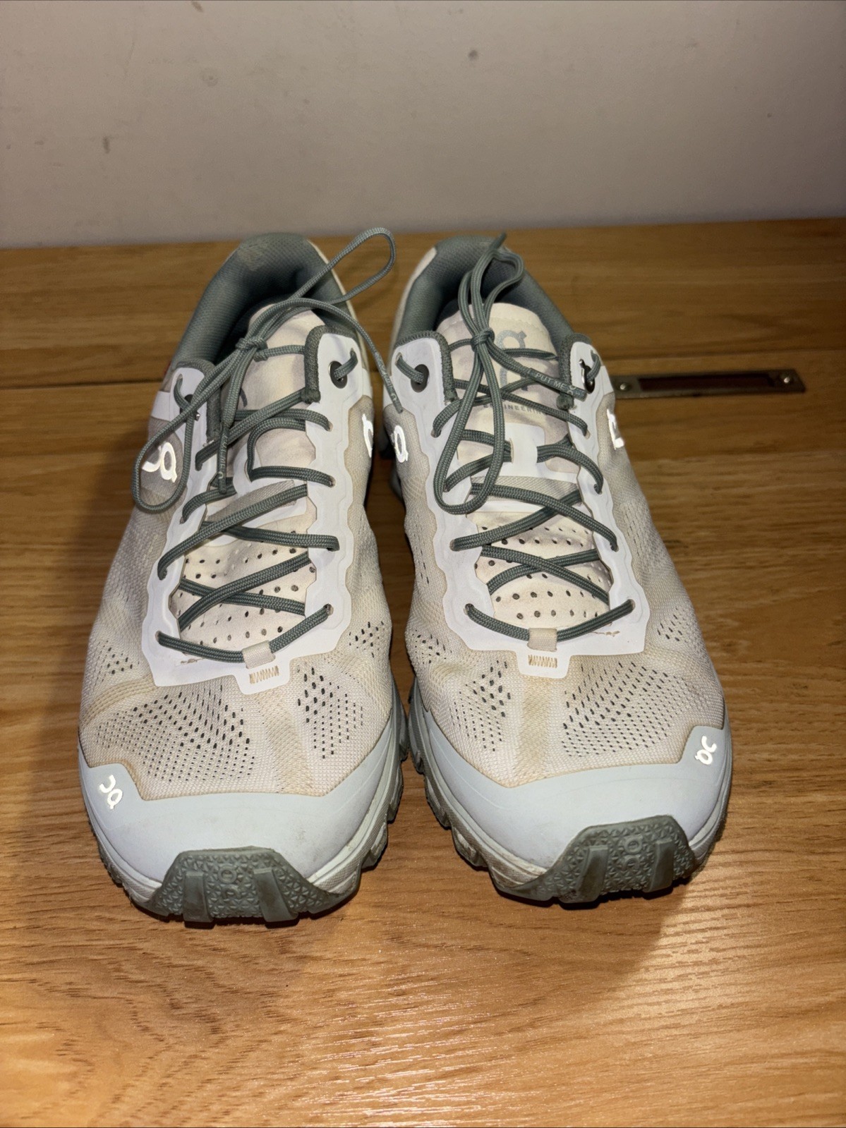 On Cloudventure white/moss women sneakers running/trail shoes 8.5