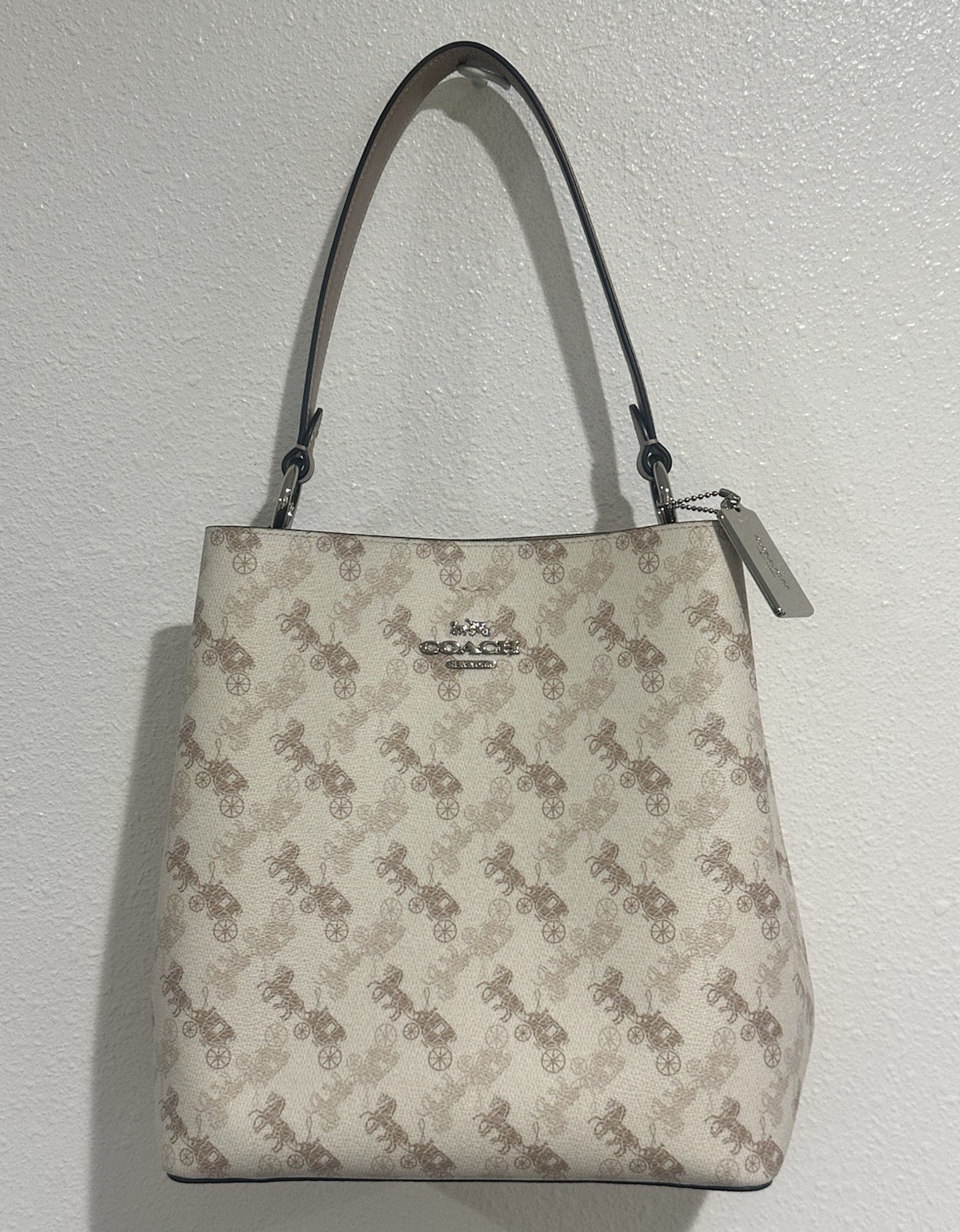 Pristine Coach Town Bucket Bag – Iconic Horse & Carriage Print 🐎