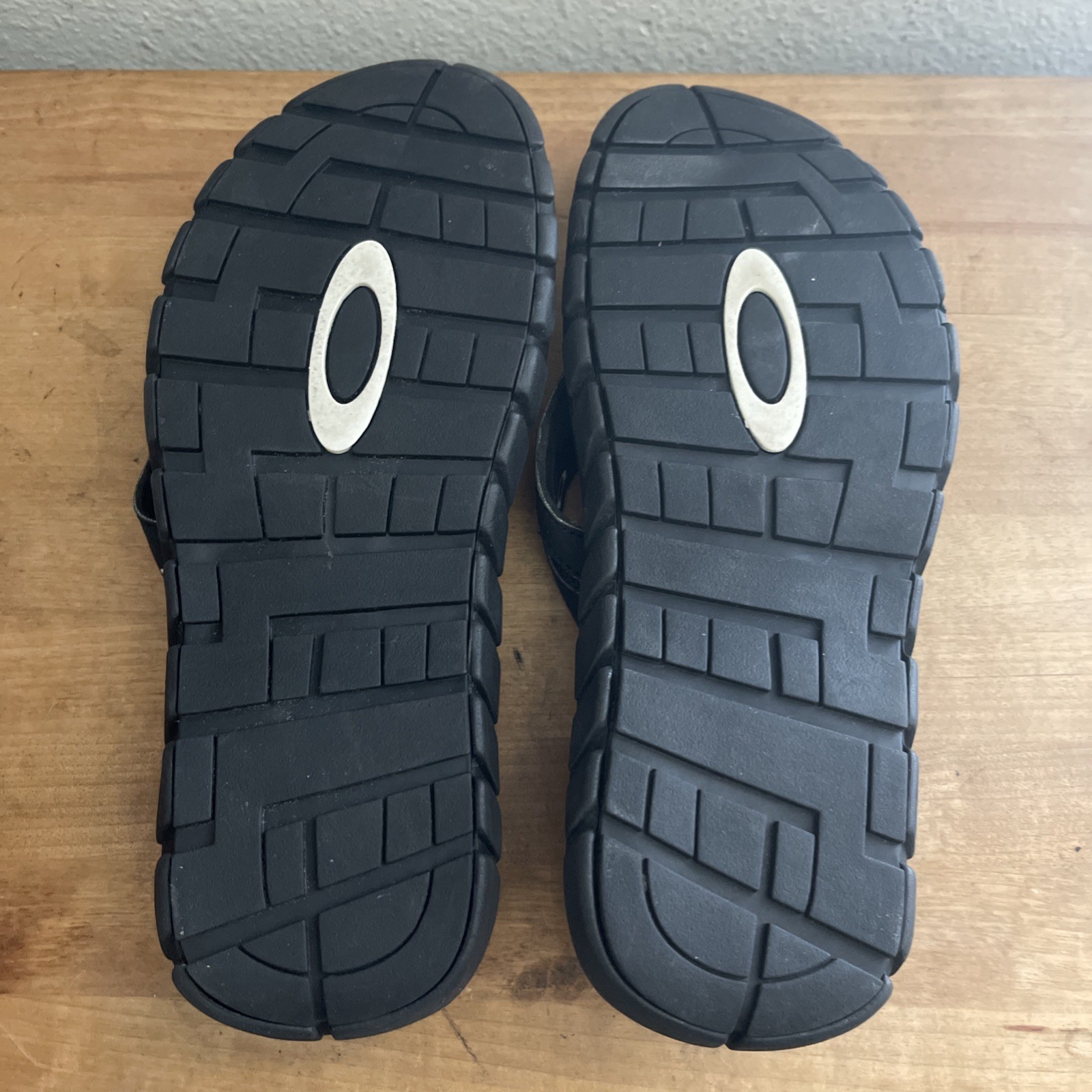 Oakley Men’s Operative Sandals 2.0 Blackout 13477-02E Flip Flop Slides Sz 8