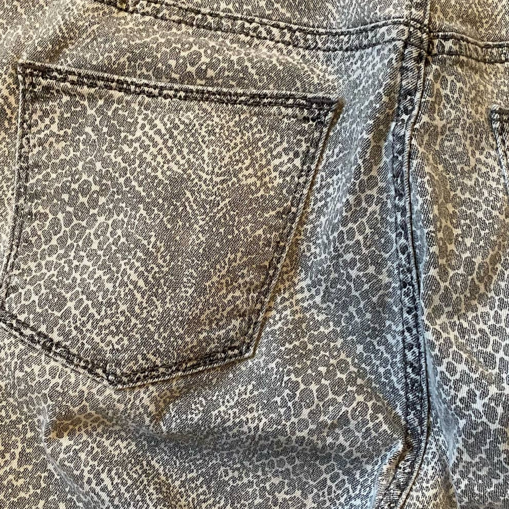Universal Thread Grey White Snake Pattern Denim Jeans Straight Leg 12
