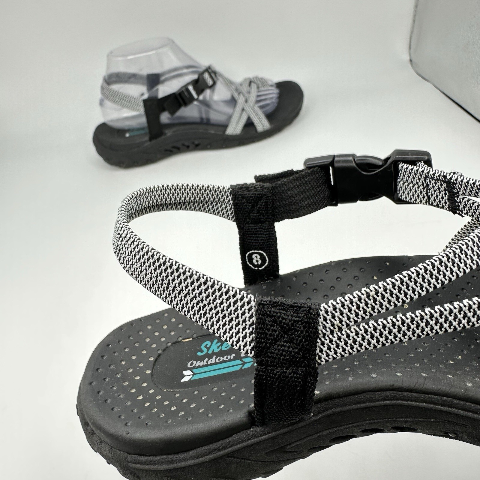 Skechers Reggae Irie Mon Black White Women’s Sandals Size 8