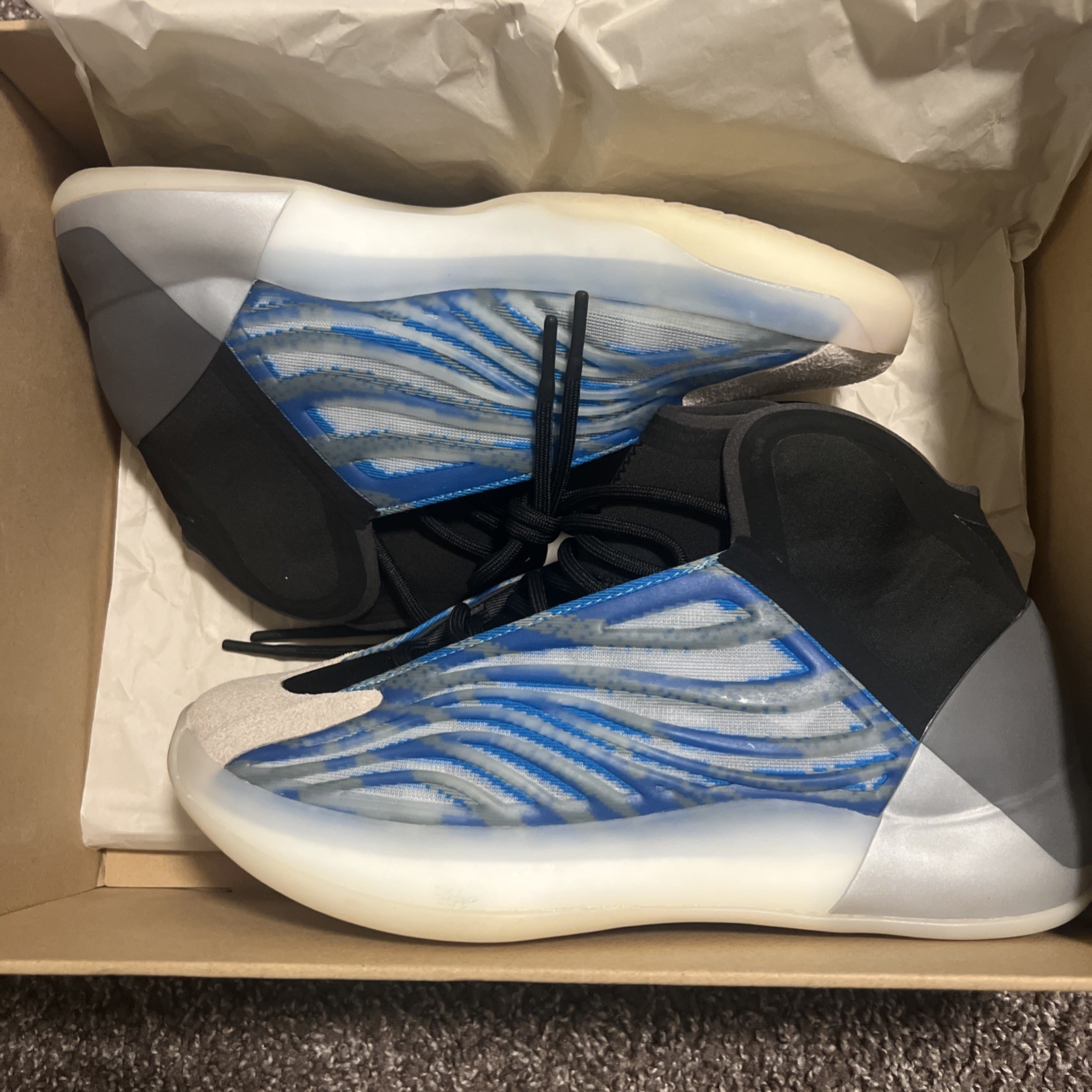 Size 9.5 – adidas Yeezy Quantum Frozen Blue