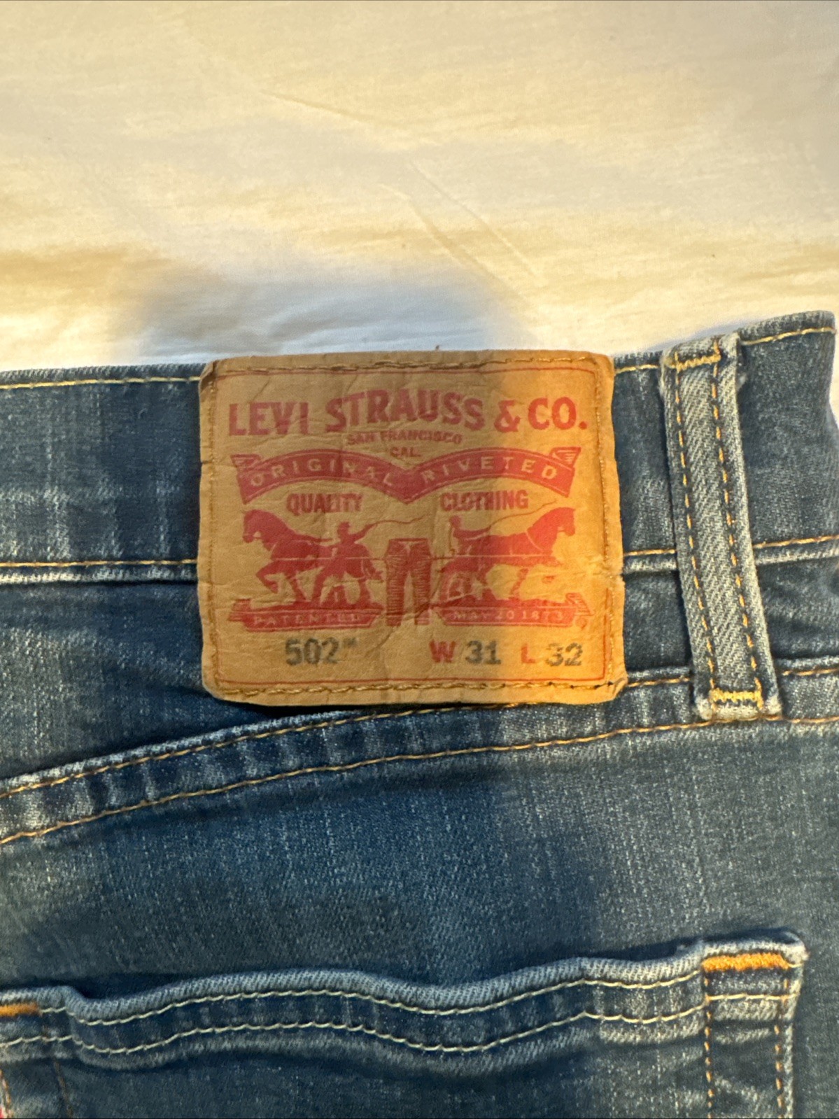 LEVI’S 502 REGULAR TAPER DISTRESSED JEANS – Men’s 31 X 32 Blue NWT