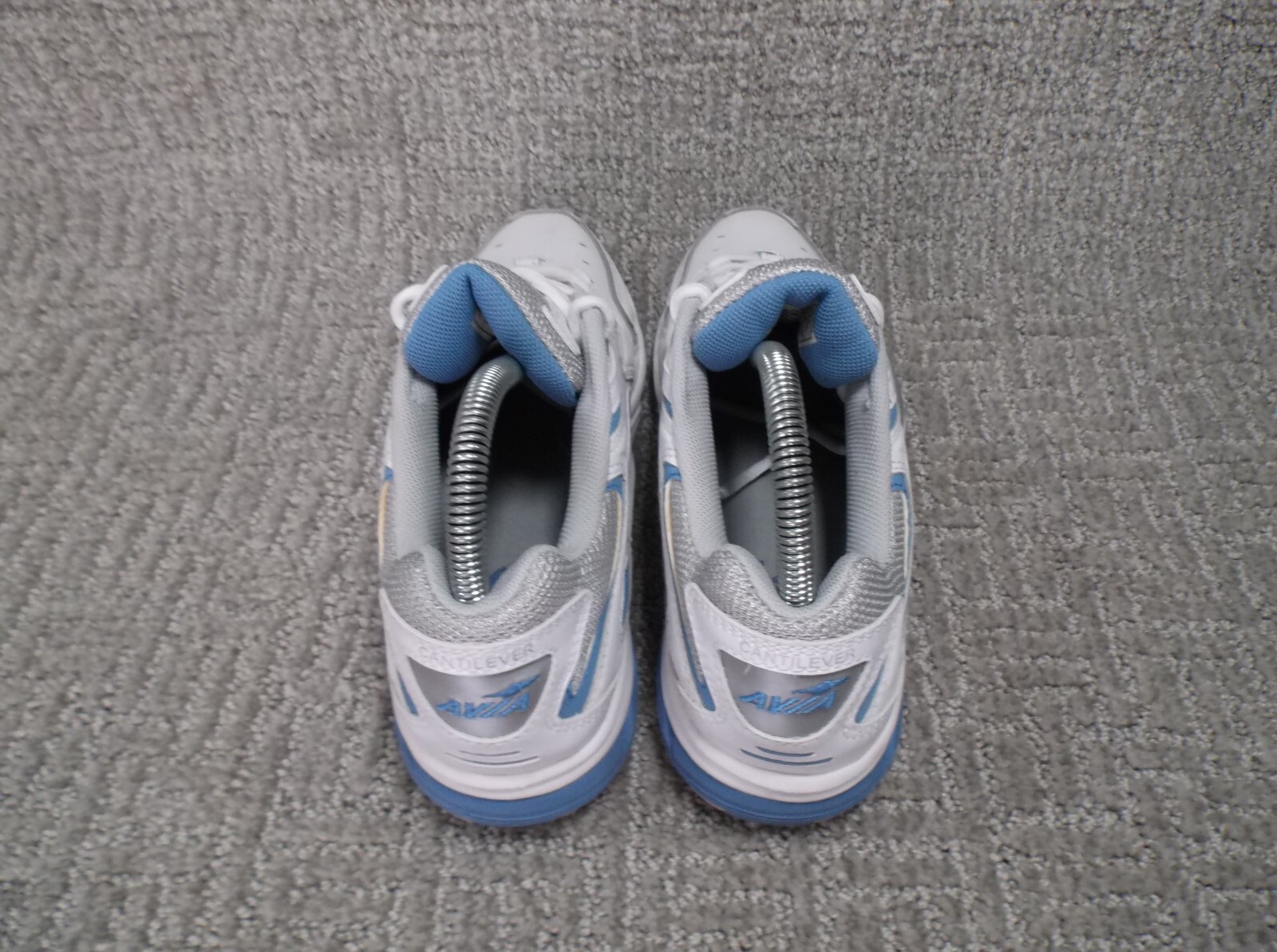Avia Womens Running Shoes A110M White Blue Low Top Textured Leather Lace Up SZ 8
