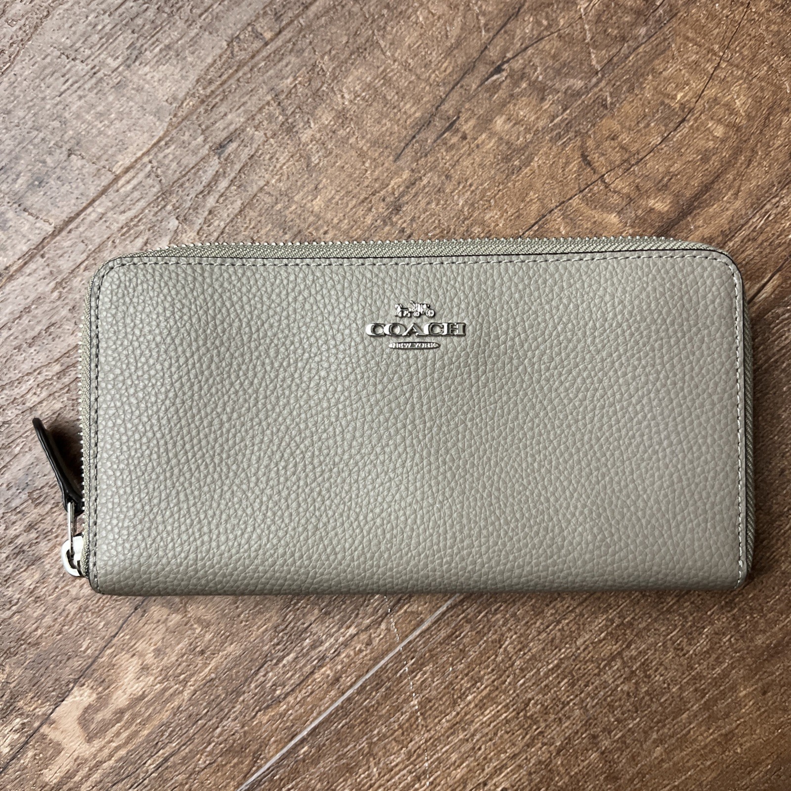 Coach Long Wallet 19cm Taupe Leather Gold Zip 12 Card Slots