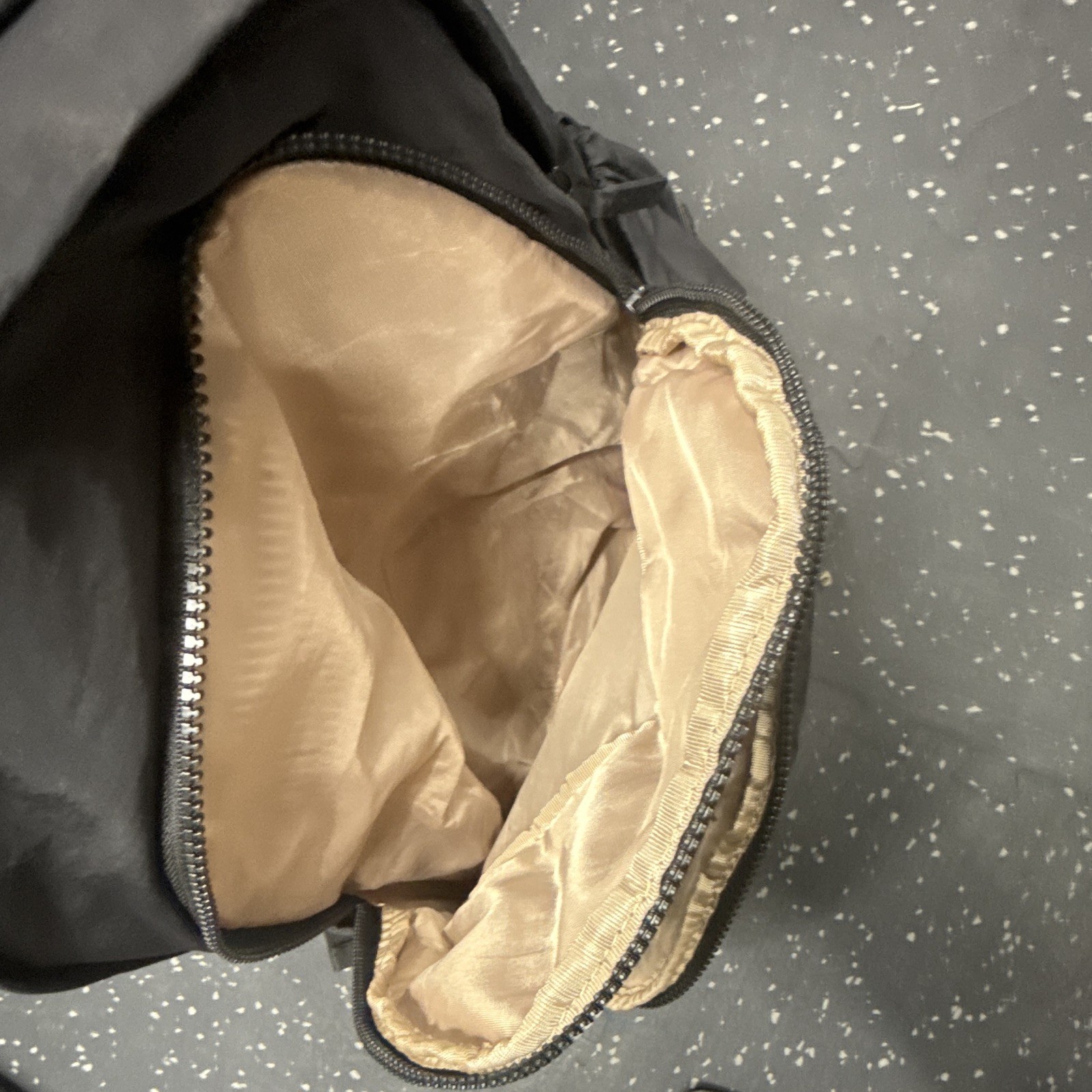 BAGSMART puffy travel backpack – black