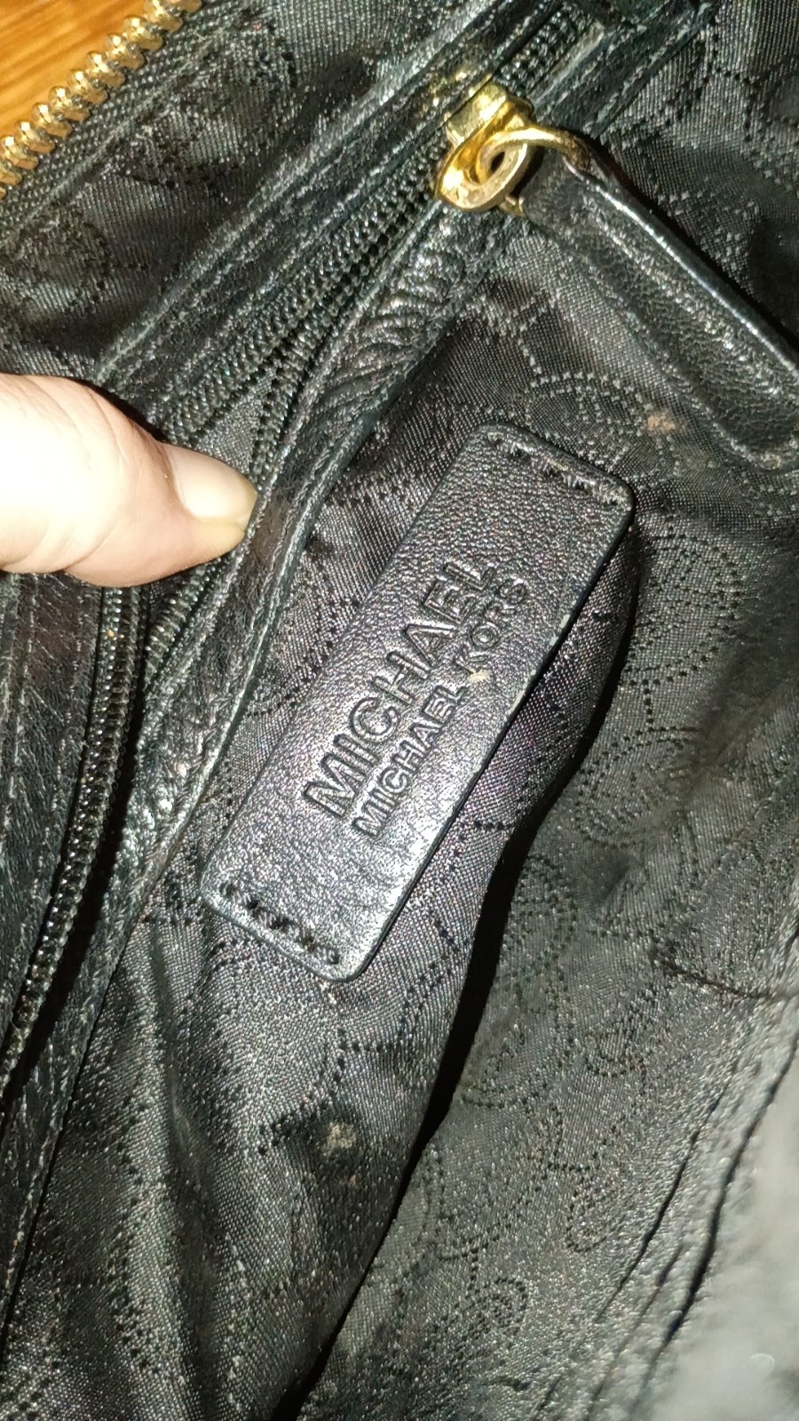 Michael Kors Jet Set Pebble Crossbody Women’s Crossbody TRIPLE Slot Bag – Black