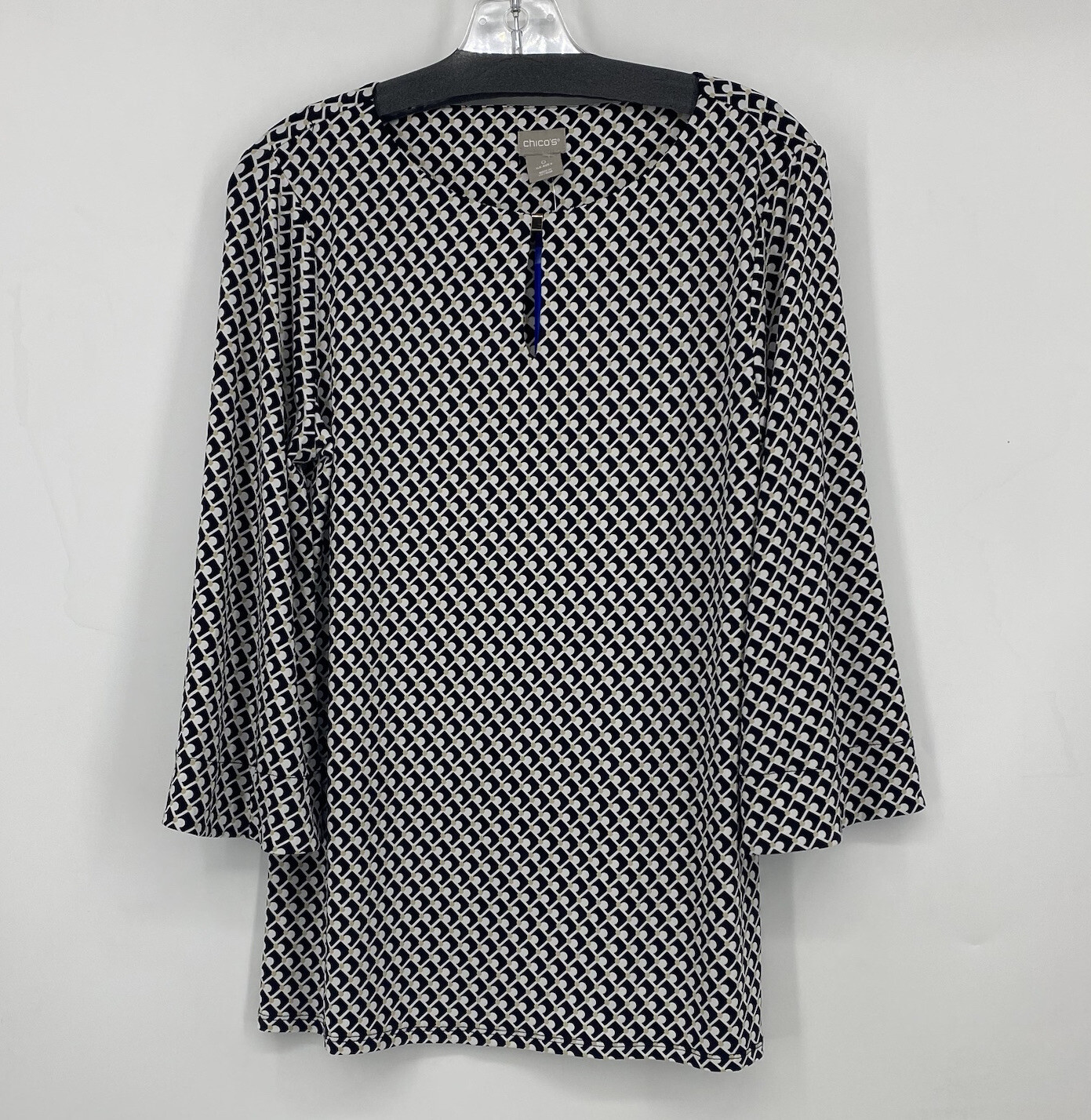 Chicos Women’s Keyhole Neck Quarter Sleeve Blouse Top Sz Small Geo Print EUC