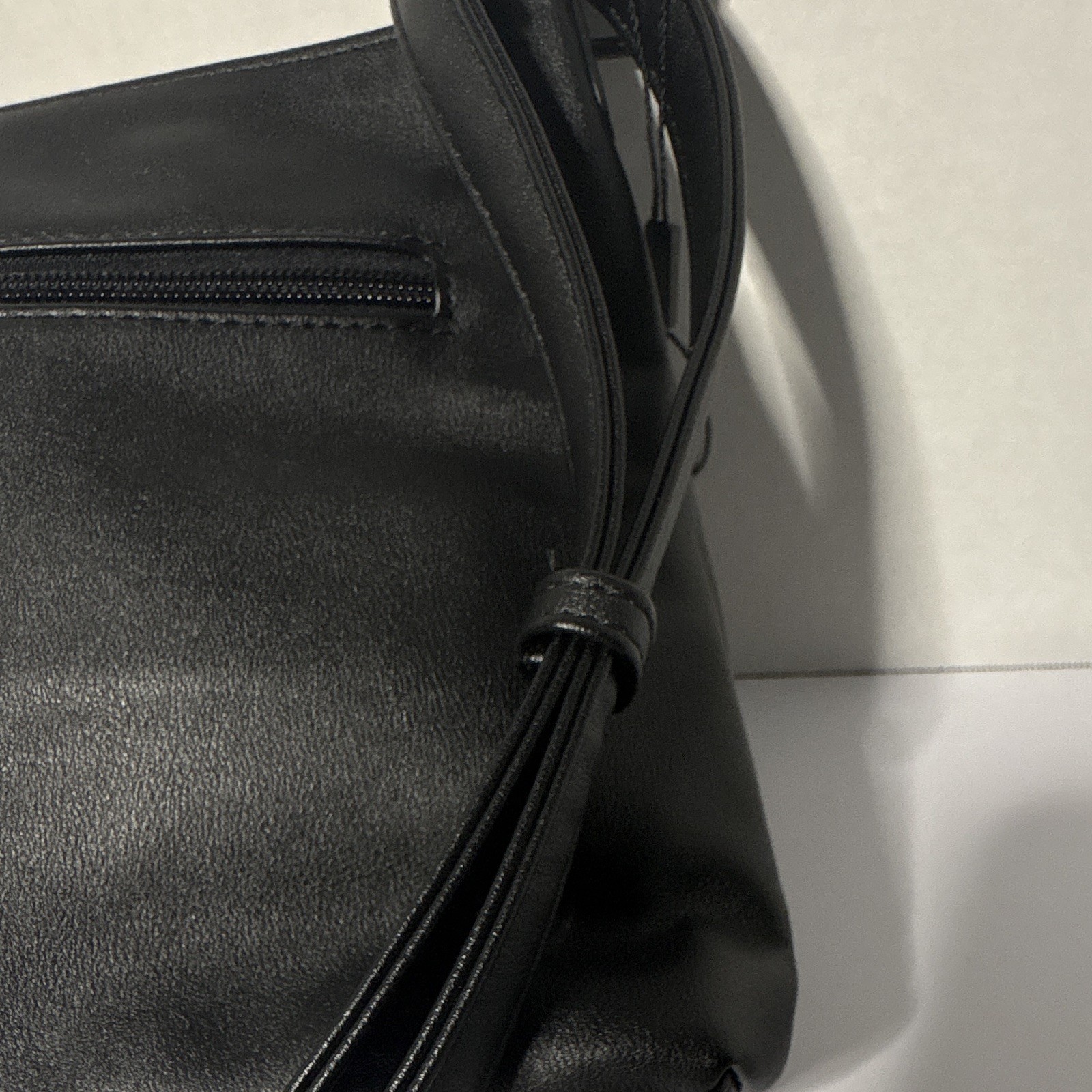 MASINTOR Black Medium Crossbody Bag Zip Tassel Detachable Strap Pockets