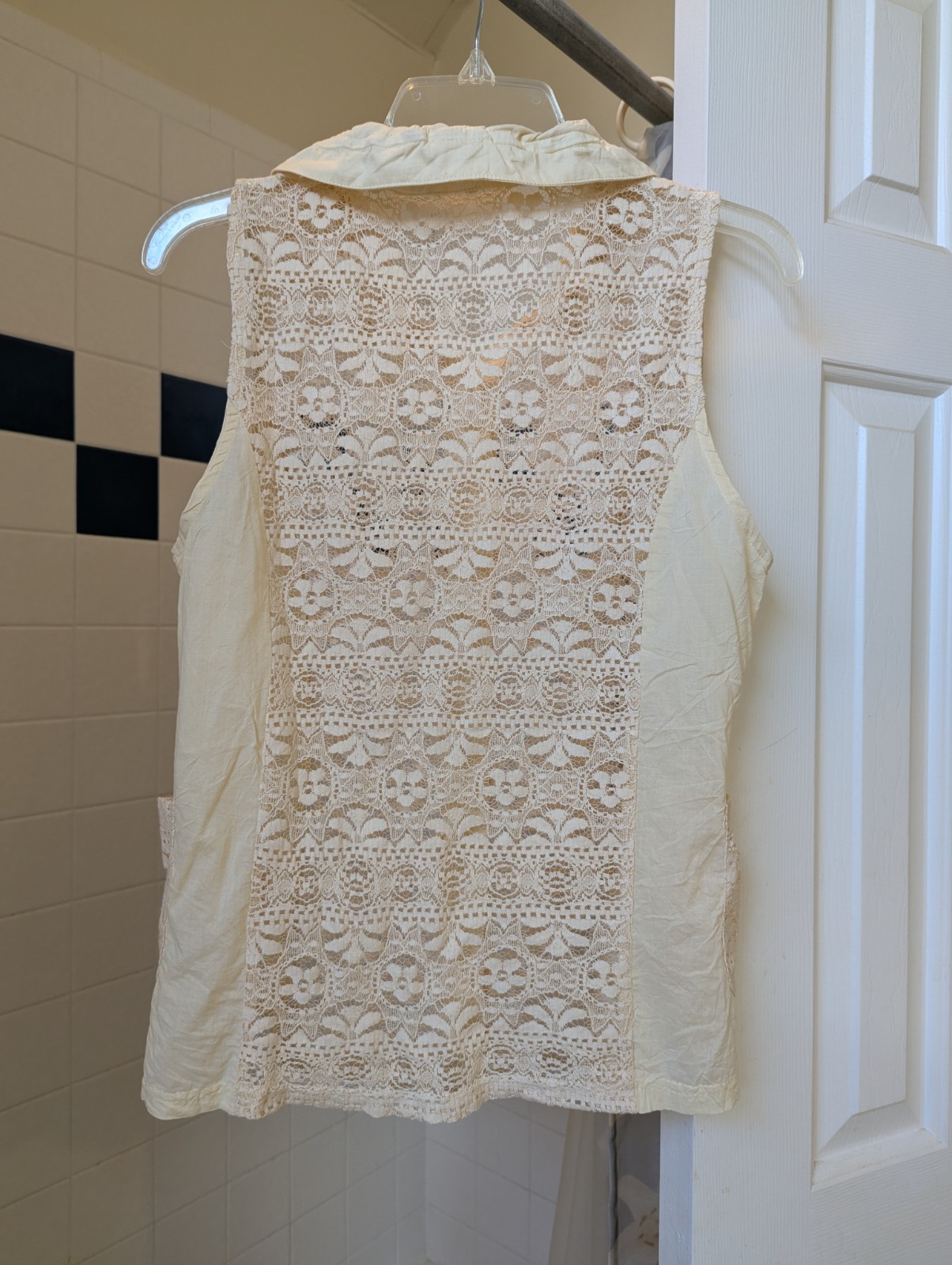 NWOT Cream sleeveless button up top with lace panels Size M