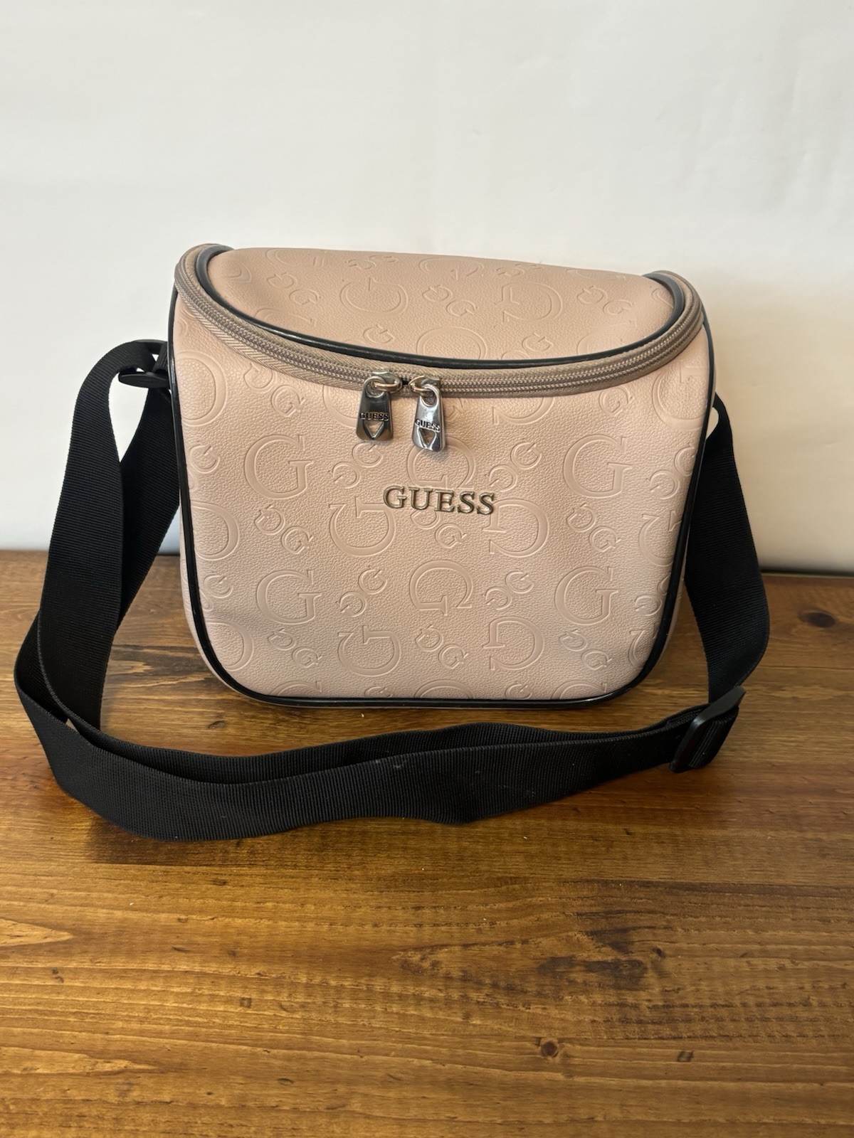 GUESS JUNCTION TRAVEL/EVERYDAY USE LUNCH BOX BAG Pink