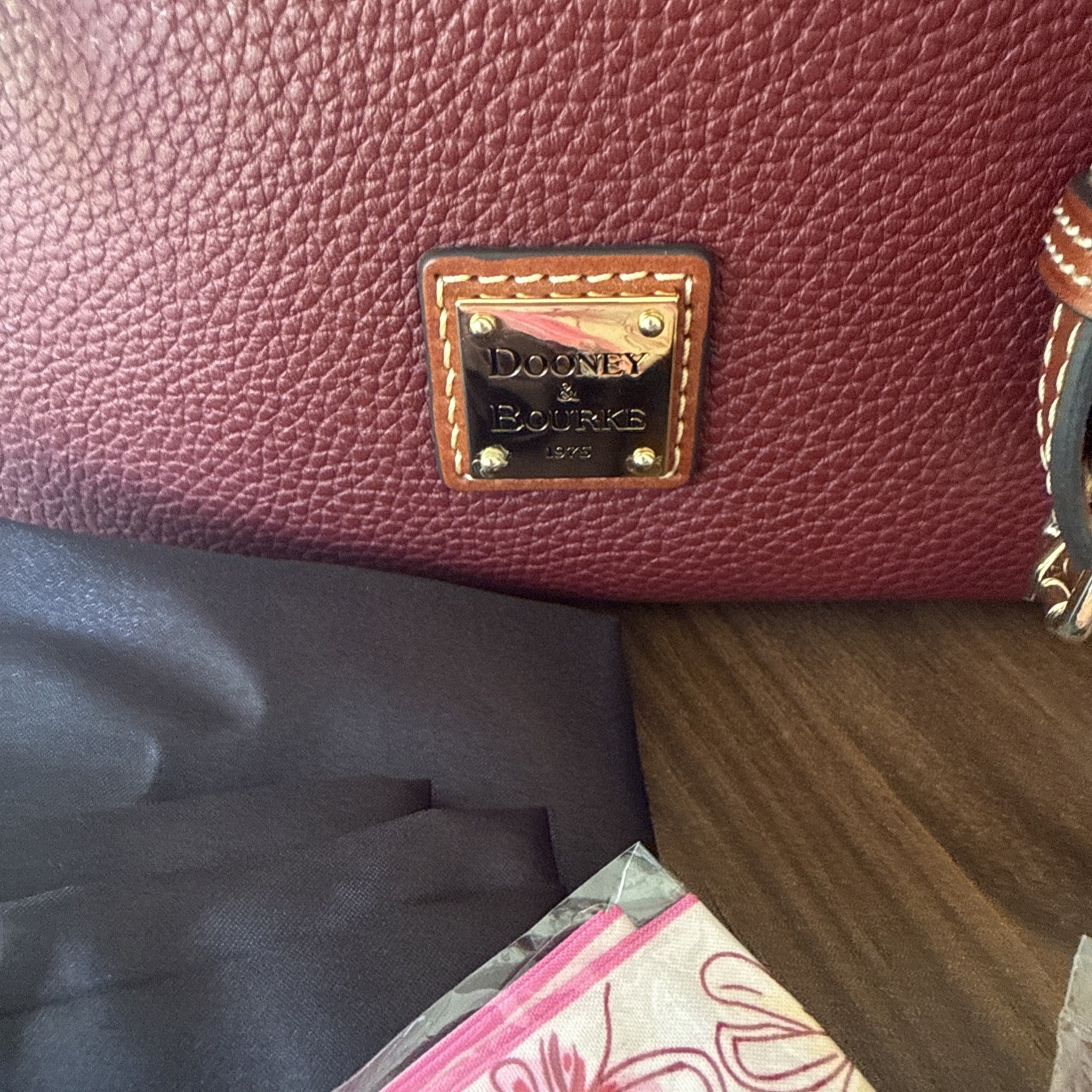 Dooney & Bourke Crossbody 25 Pebble Leathe WINE R1849. EUC. Dust bag/scarf